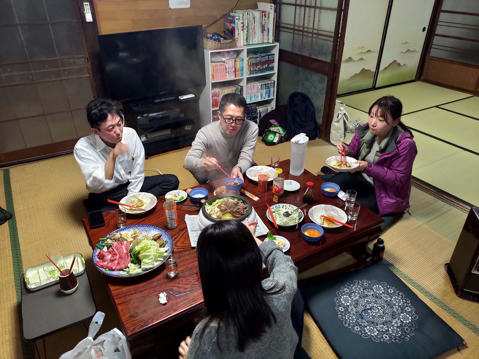 德島美馬農泊｜農家民宿中島 山上秋楓一泊二食 跟著奶奶種花拔菜包水餃 免費接送與預約方法 看板狗狗迎接 四國民宿 德島住宿