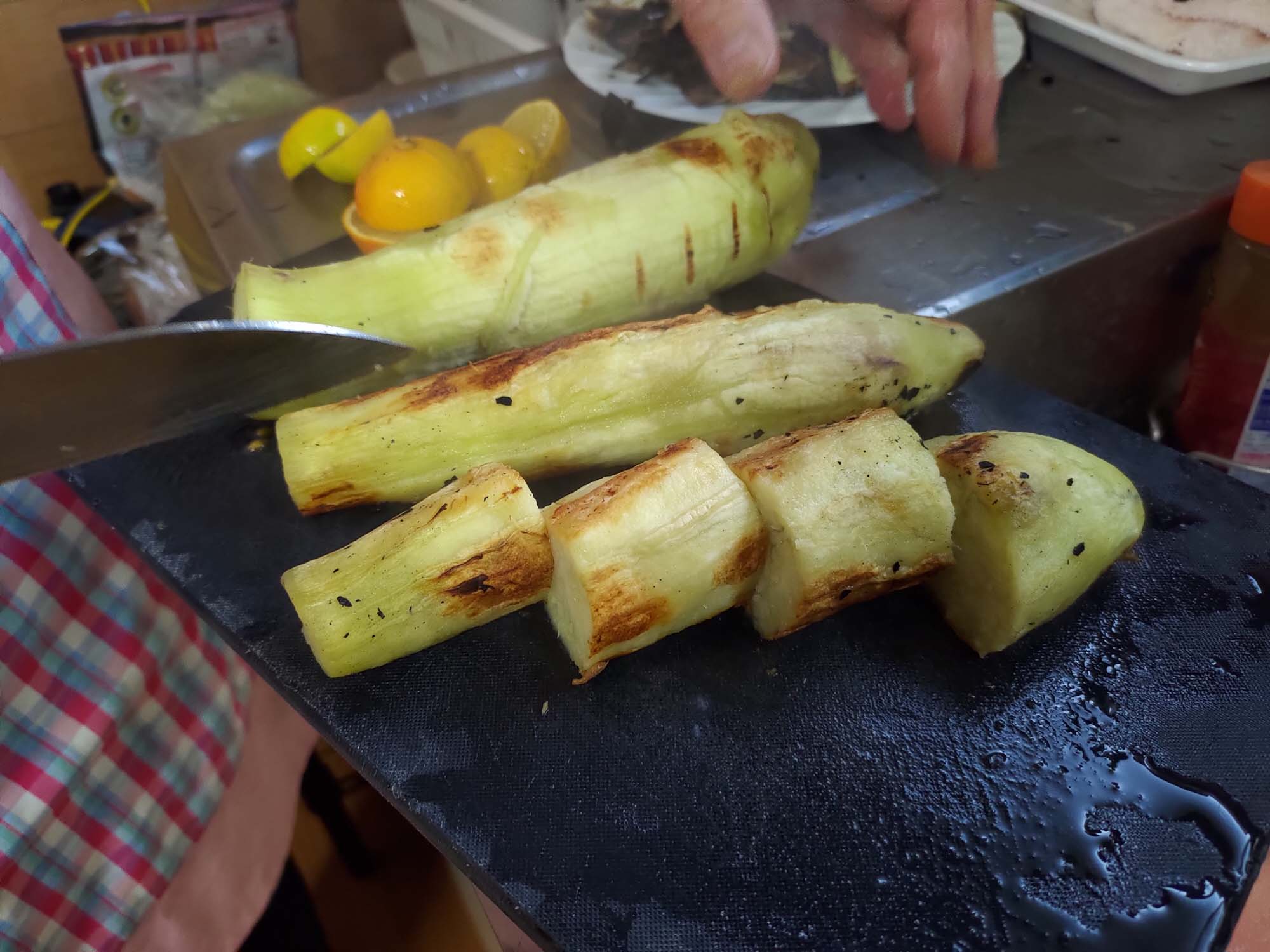 德島美馬農泊｜農家民宿中島 山上秋楓一泊二食 跟著奶奶種花拔菜包水餃 免費接送與預約方法 看板狗狗迎接 四國民宿 德島住宿