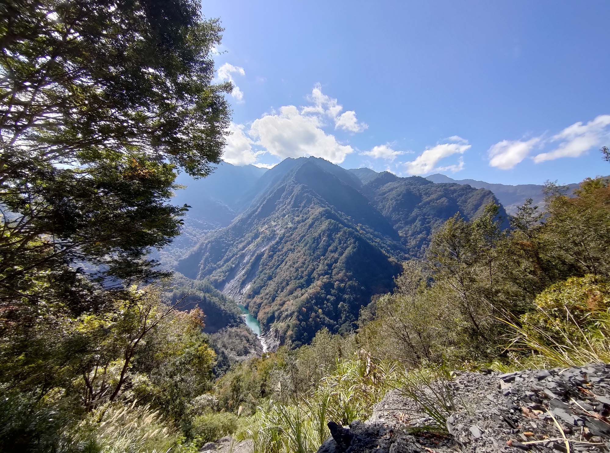 台灣新竹尖石爬山┃高海拔上帝的部落-司馬庫斯 秋末初冬巨木群部落標高1500公尺感動旅程 村落の美しさ台湾登山