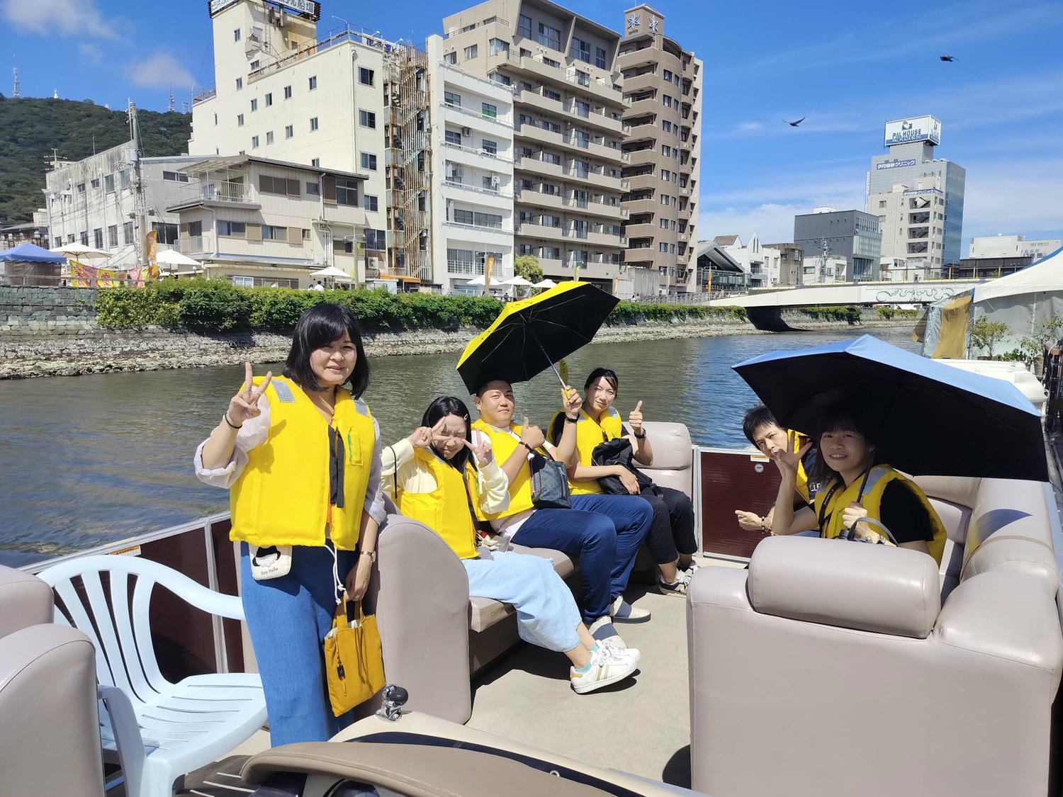 德島景點┃德島市搭乘「瓢簞島周遊船」葫蘆島周遊船30分遊程賞盡水都眉山風光 沙發座椅舒適 德島自由行 親子推薦