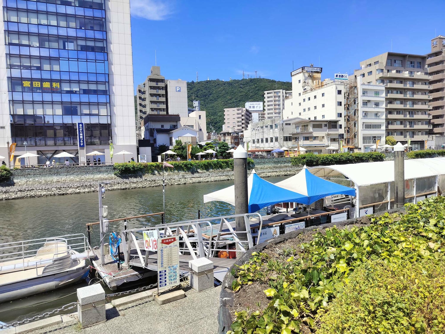 德島景點┃德島市搭乘「瓢簞島周遊船」葫蘆島周遊船30分遊程賞盡水都眉山風光 沙發座椅舒適 德島自由行 親子推薦