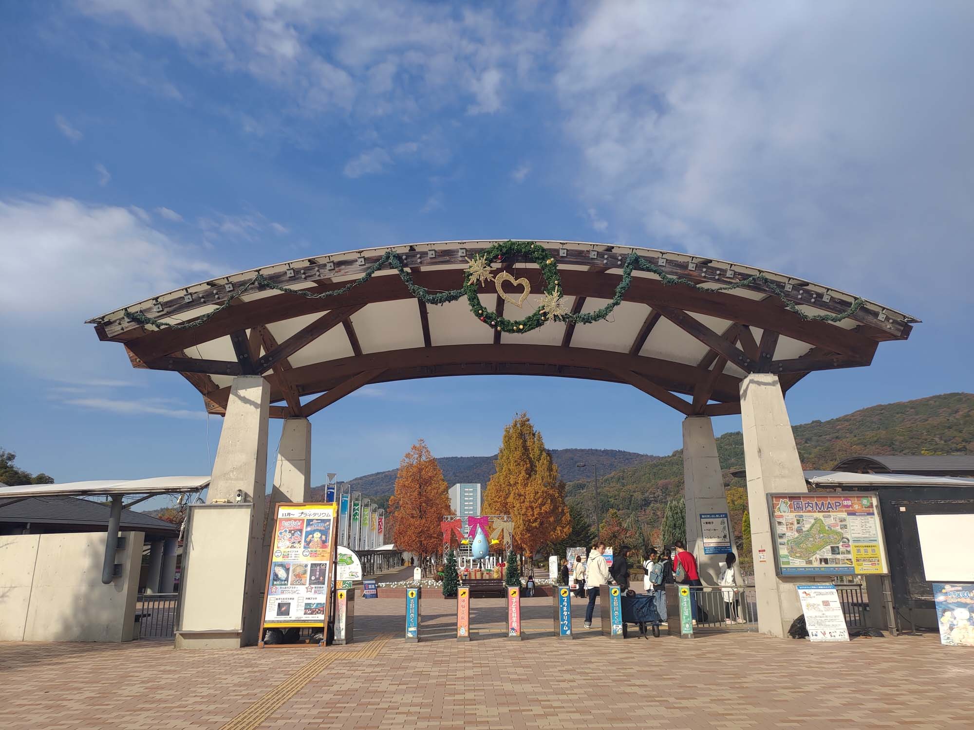 德島景點┃親子明日多夢樂園 全日本最大木育美術館萬顆木蛋浴池 科學水世界巨大益智溜滑梯迷宮 天文科學館 德島自由行 四國親子 - 第2張圖 德島景點┃親子明日多夢樂園 全日本最大木育美術館萬顆木蛋浴池 科學水世界巨大益智溜滑梯迷宮 天文科學館 德島自由行 四國親子