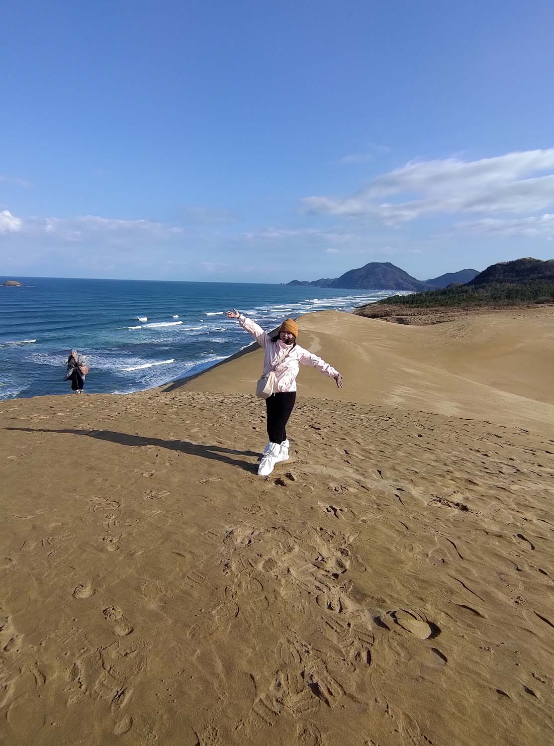 鳥取景點┃套上鞋套走鳥取砂丘 Takahama Cafe高濱咖啡砂丘美術館日本篇 三小時計程車 鳥取市自由行