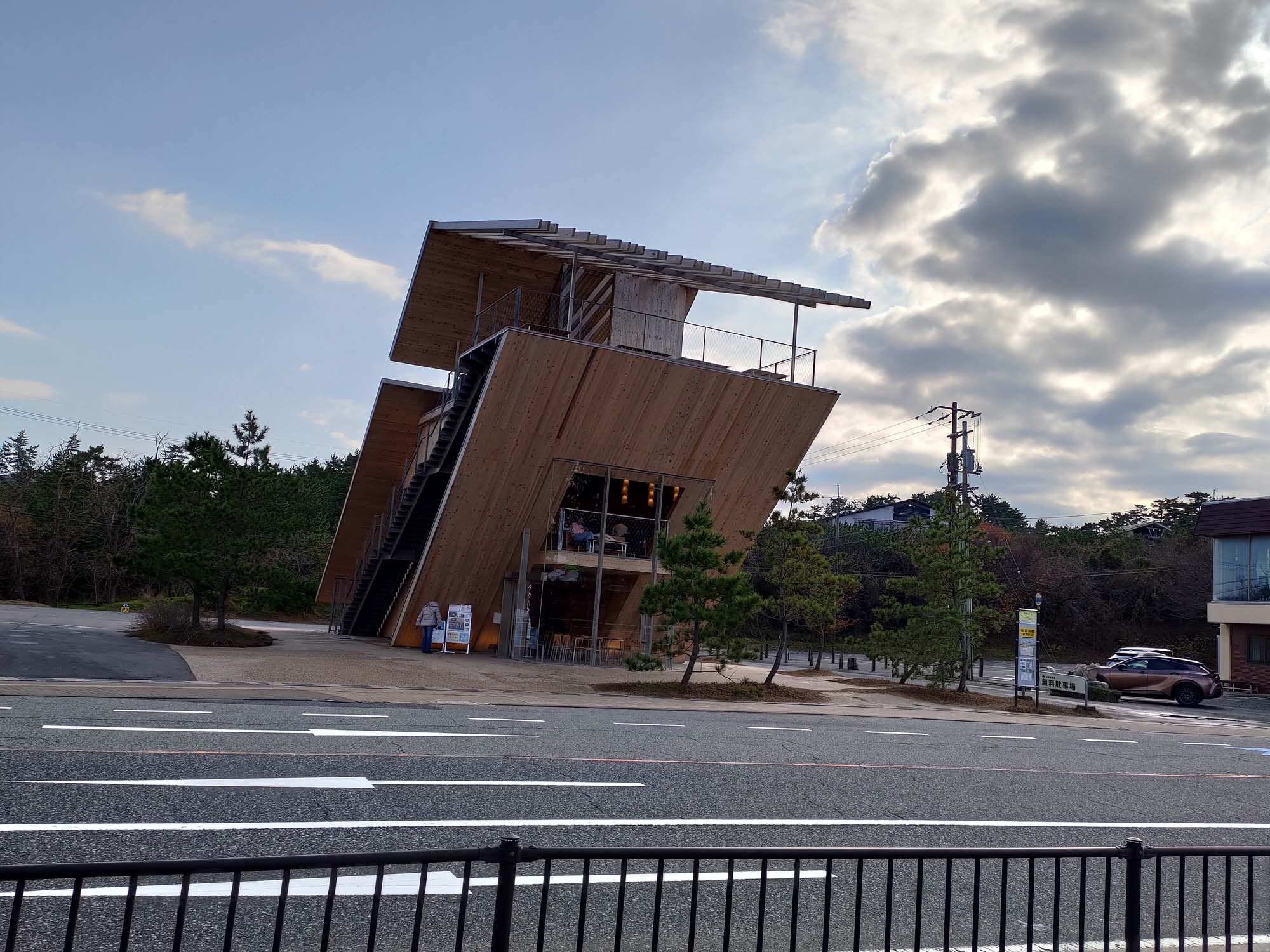 鳥取景點┃套上鞋套走鳥取砂丘 Takahama Cafe高濱咖啡砂丘美術館日本篇 三小時計程車 鳥取市自由行