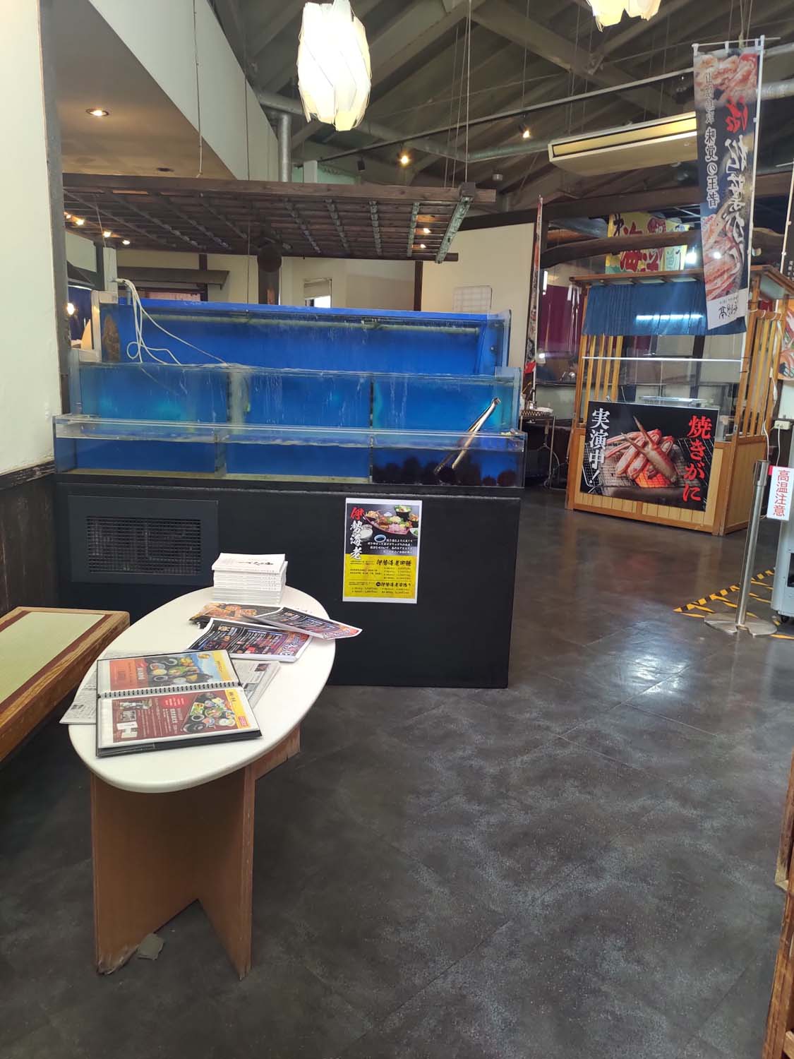 鳥取餐廳｜賀露市場「海陽亭」多款午餐 松葉蟹 白花枝 比目魚套餐吃很飽CP值超高 吃海鮮逛市場 鳥取在地人推薦 鳥取自駕