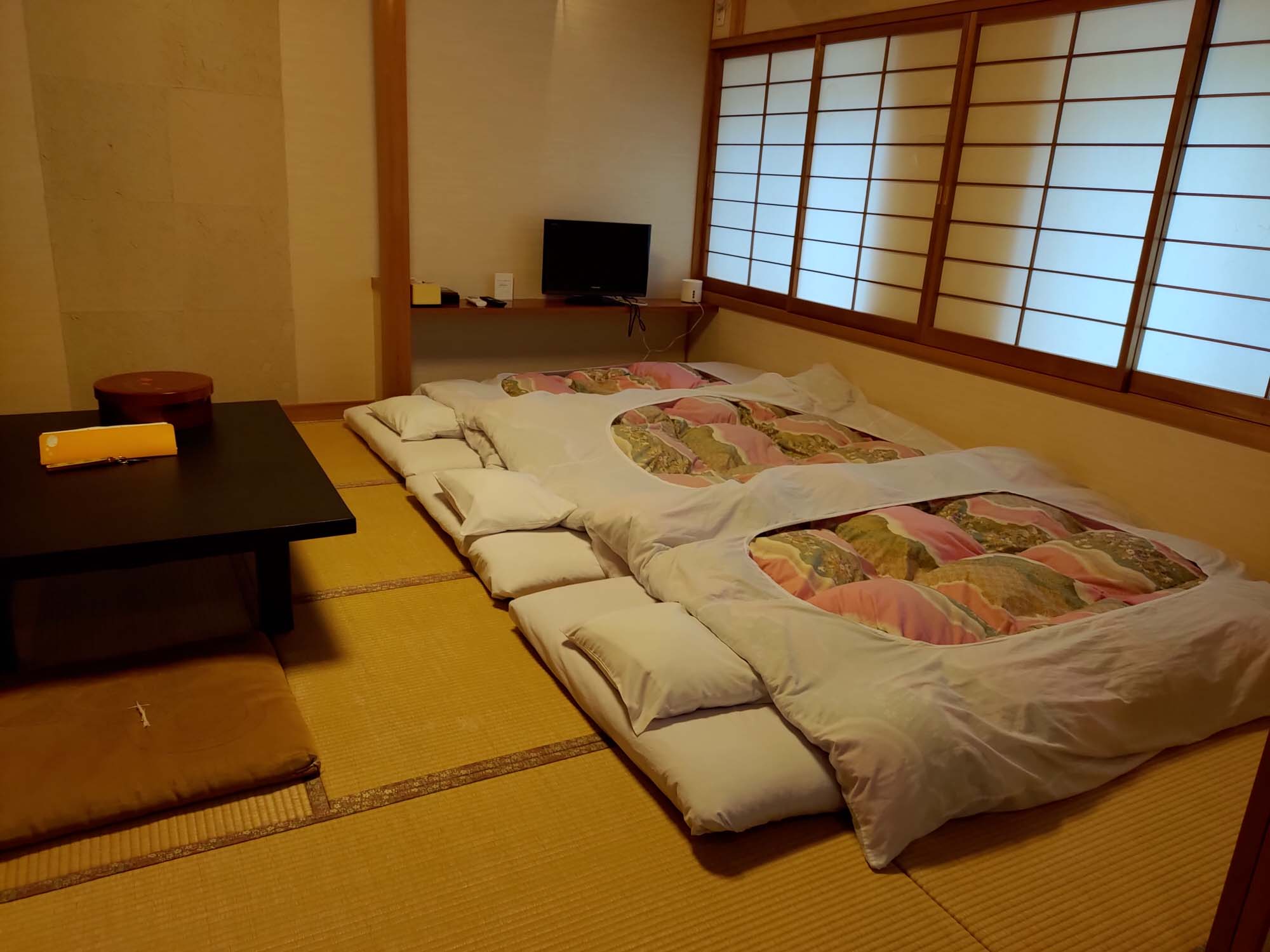 鳥取景點｜吉岡溫泉懷舊散策 千年美肌天然溫泉，古民家草莓聖代、隱藏版手作麵包與職人烘豆咖啡館 鳥取泡湯自由行 小鎮創生