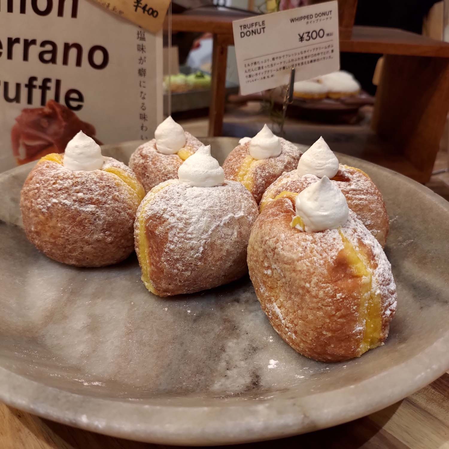 鳥取購物喝咖啡┃鳥取站前丸由百貨TRUFFLE DONUT生甜甜圈 走13分Am’s質感生活美學 服飾鞋居家品超大間 鳥取市自由行 鳥取逛街