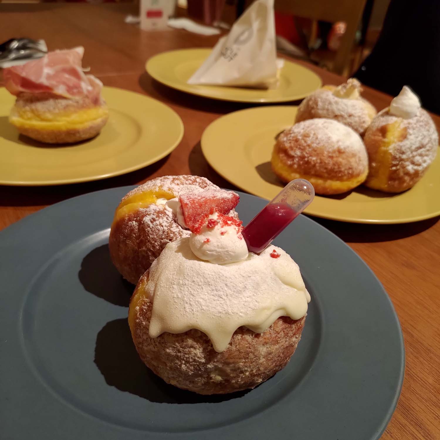 鳥取咖啡甜甜圈┃鳥取站前丸由百貨人氣TRUFFLE DONUT 生甜甜圈 Q彈膨鬆夢幻口感 逛百貨吃下午茶 鳥取市自由行 鳥取甜點