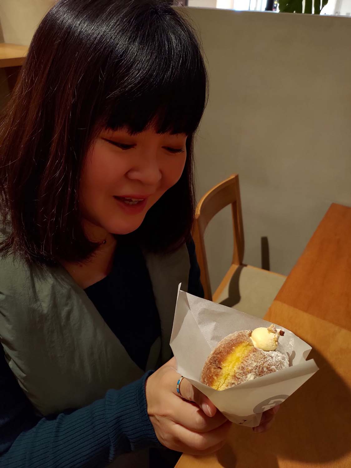 鳥取咖啡甜甜圈┃鳥取站前丸由百貨人氣TRUFFLE DONUT 生甜甜圈 Q彈膨鬆夢幻口感 逛百貨吃下午茶 鳥取市自由行 鳥取甜點