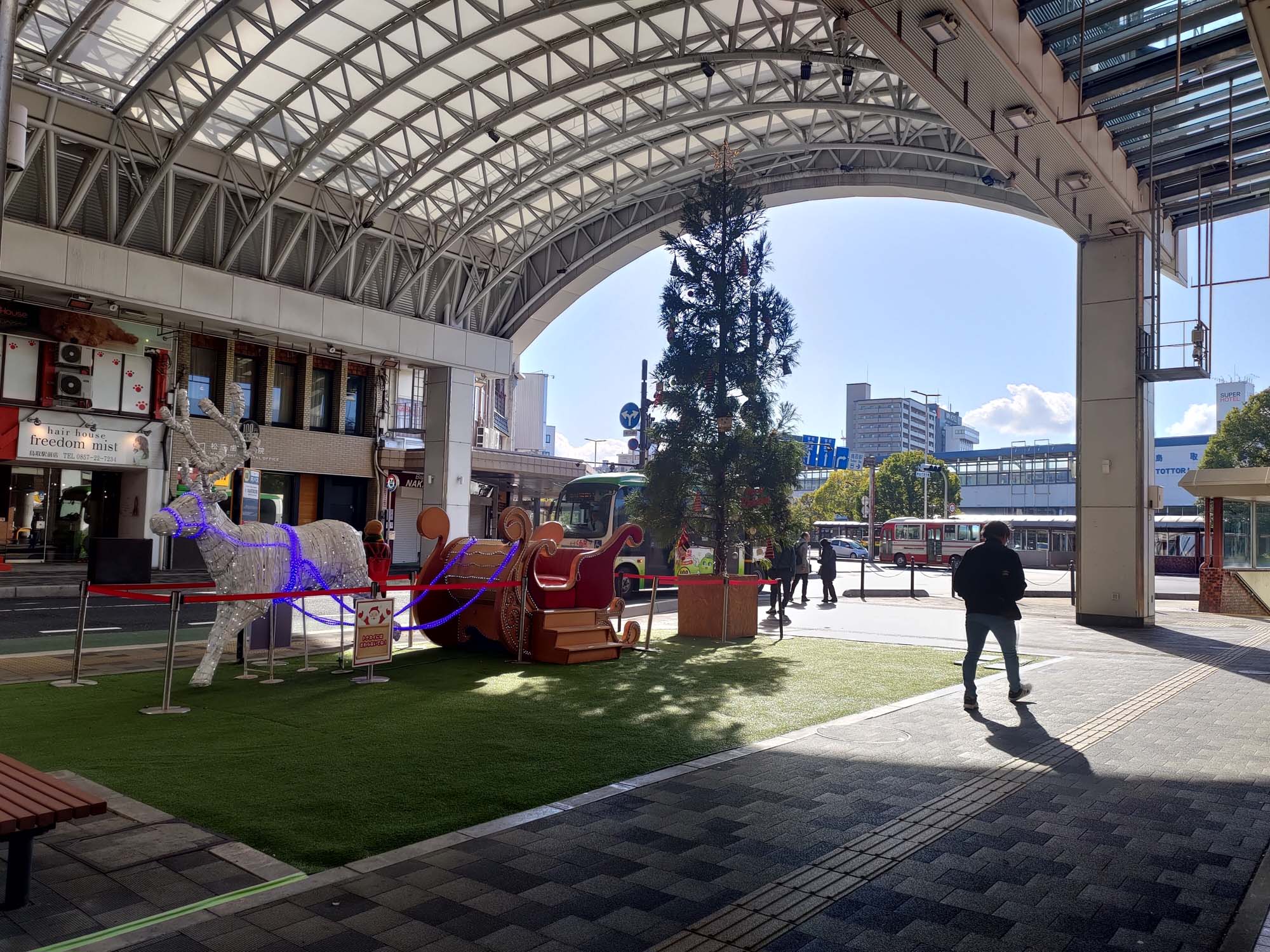 鳥取咖啡甜甜圈┃鳥取站前丸由百貨人氣TRUFFLE DONUT 生甜甜圈 Q彈膨鬆夢幻口感 逛百貨吃下午茶 鳥取市自由行 鳥取甜點