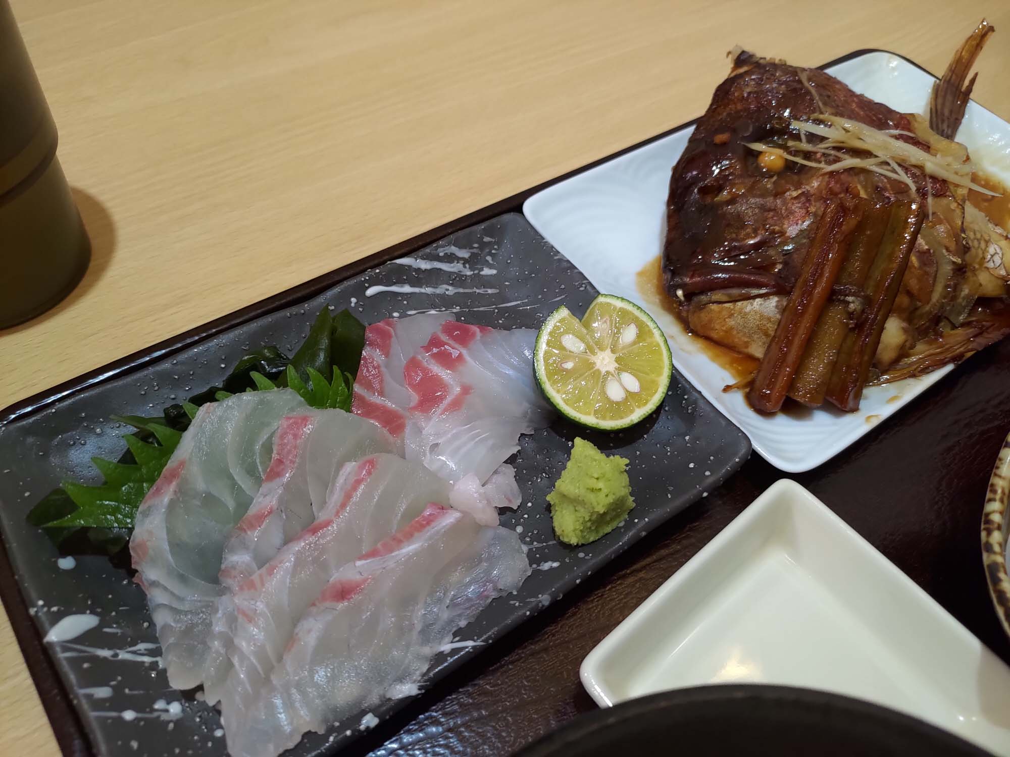 德島必吃美食┃在地人口袋名單大公開 德島市區6間人氣餐廳 阿波牛燒肉 鼓虎創意串燒 大漁直送海鮮 一鴻阿波尾雞骨付雞 Fujiya家庭和食