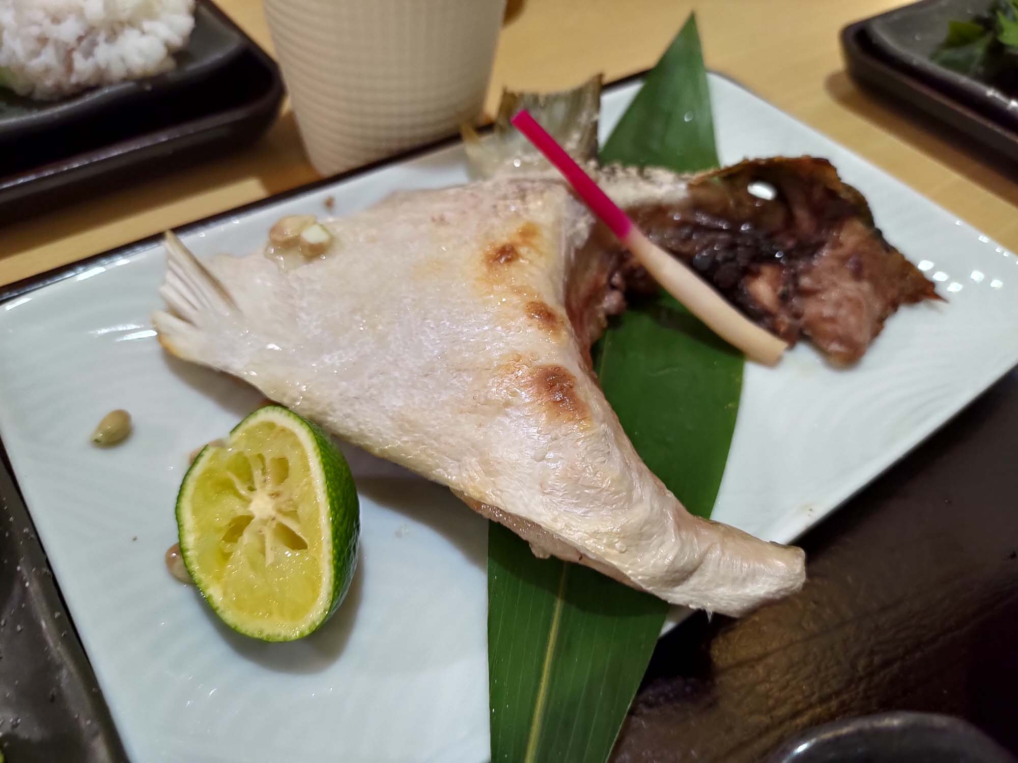 德島必吃美食┃在地人口袋名單大公開 德島市區6間人氣餐廳 阿波牛燒肉 鼓虎創意串燒 大漁直送海鮮 一鴻阿波尾雞骨付雞 Fujiya家庭和食