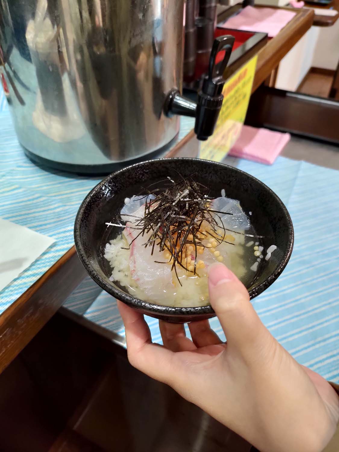 德島必吃美食┃在地人口袋名單大公開 德島市區6間人氣餐廳 阿波牛燒肉 鼓虎創意串燒 大漁直送海鮮 一鴻阿波尾雞骨付雞 Fujiya家庭和食