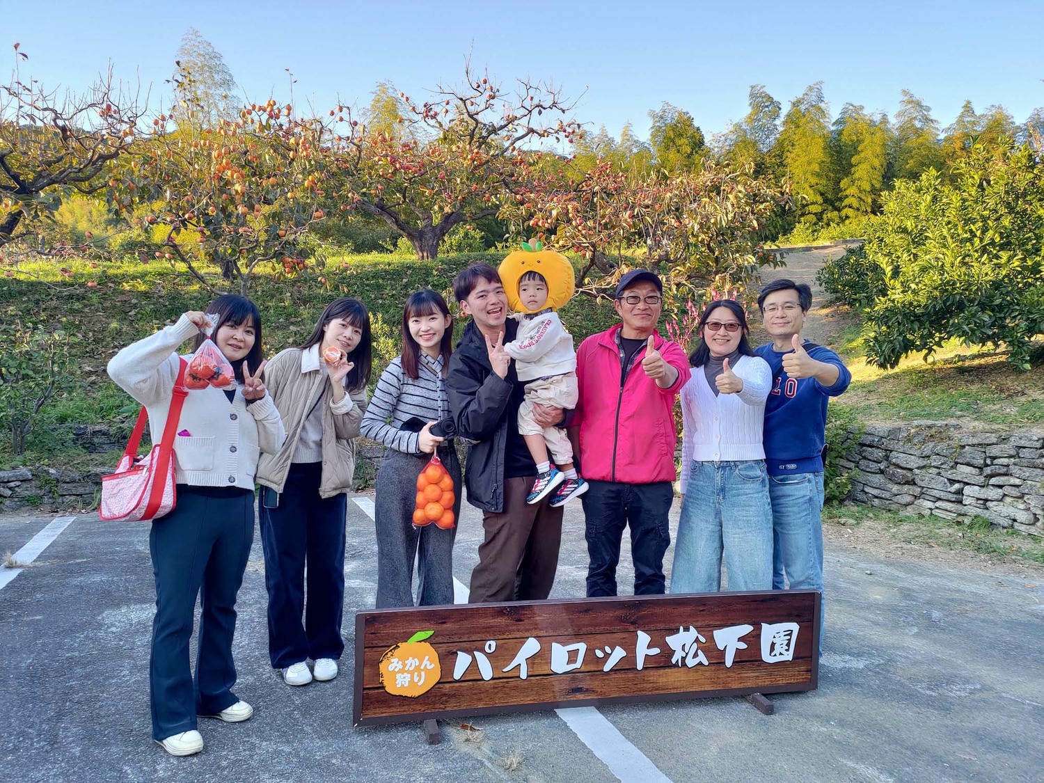 德島秋冬自駕採果┃市區40分車程勝浦町「Pilot松下園」採橘子採脆柿吃到飽超好拍 順遊阿南招財貓神社祈求萬隻貓神必勝開運！