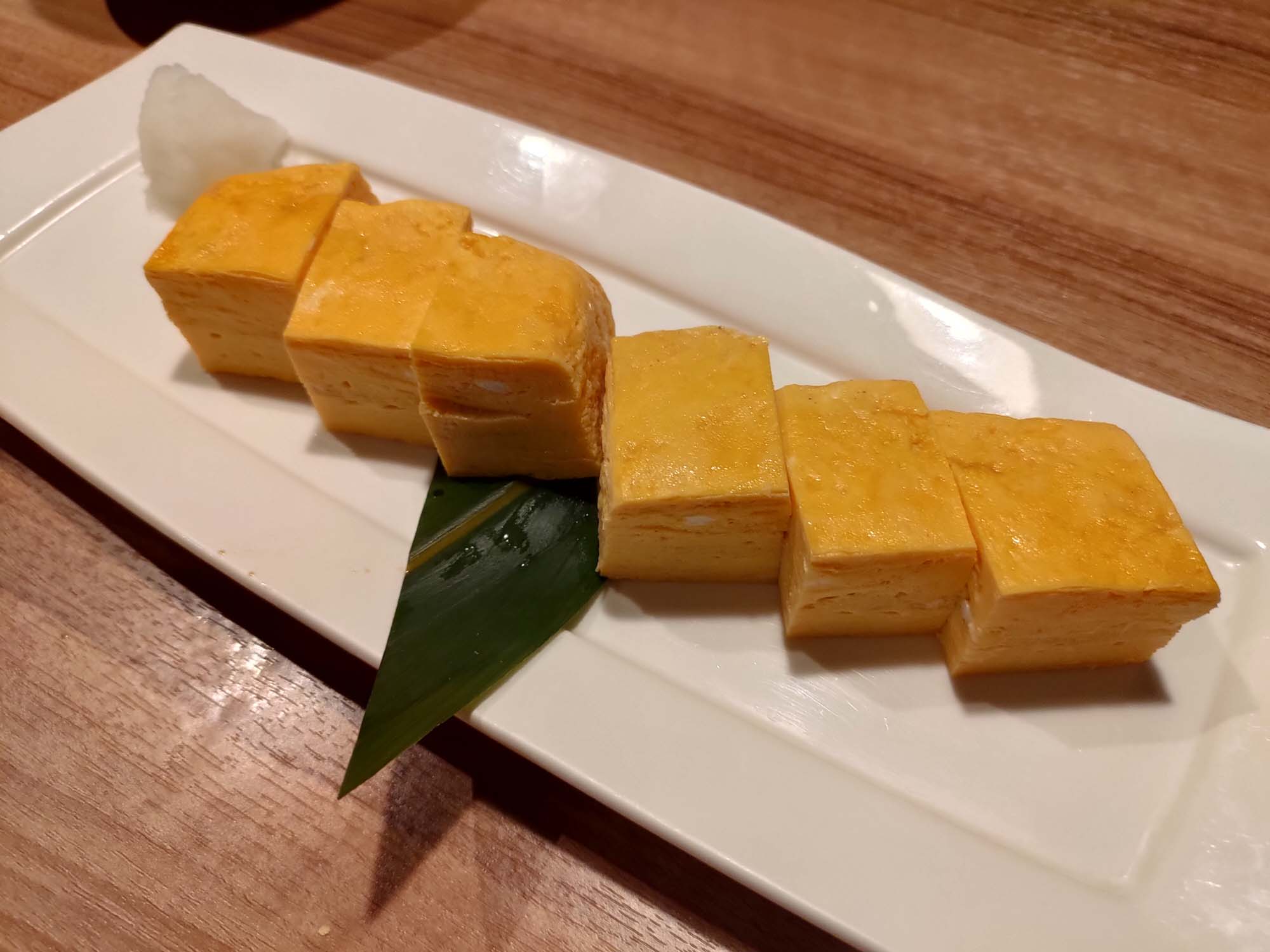 德島必吃美食┃JR 站步行直達「一鴻」居酒屋 日本銷量第一阿波尾雞骨付雞擠酸橘皮脆肉彈清爽 超人氣 德島自由行 德島站美食