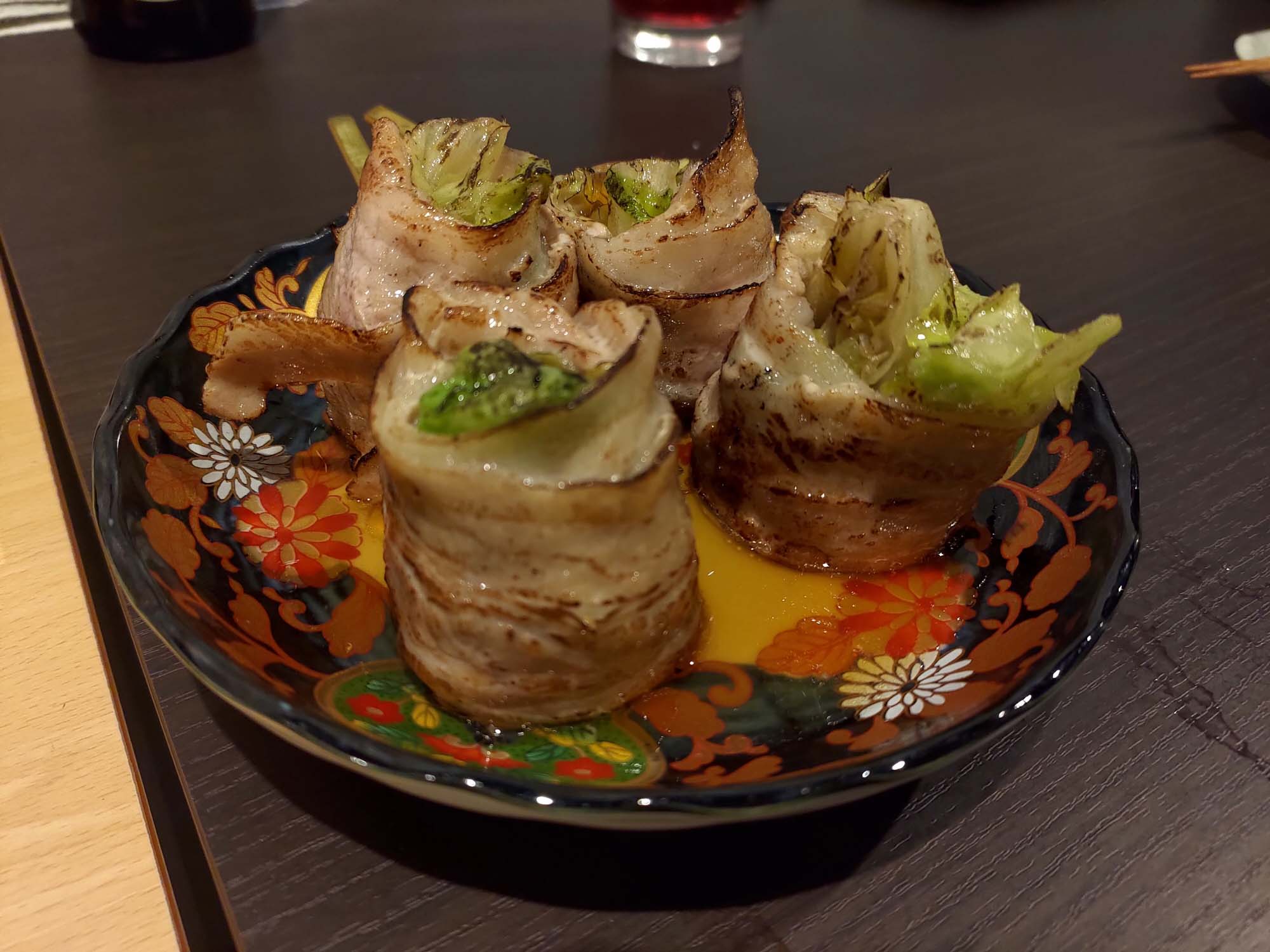 德島必吃美食┃在地人口袋名單大公開 德島市區6間人氣餐廳 阿波牛燒肉 鼓虎創意串燒 大漁直送海鮮 一鴻阿波尾雞骨付雞 Fujiya家庭和食