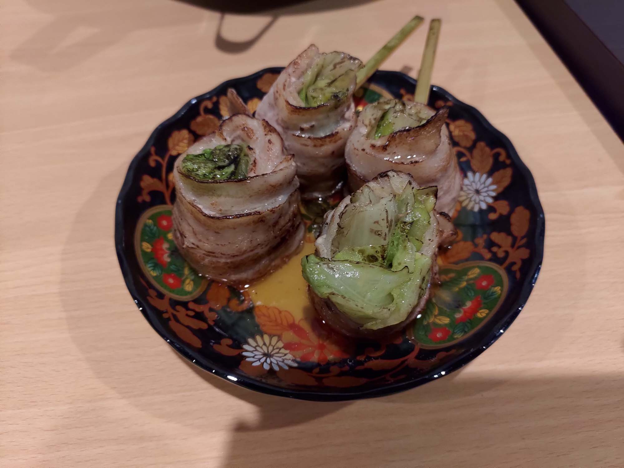 德島必吃美食┃在地人口袋名單大公開 德島市區6間人氣餐廳 阿波牛燒肉 鼓虎創意串燒 大漁直送海鮮 一鴻阿波尾雞骨付雞 Fujiya家庭和食