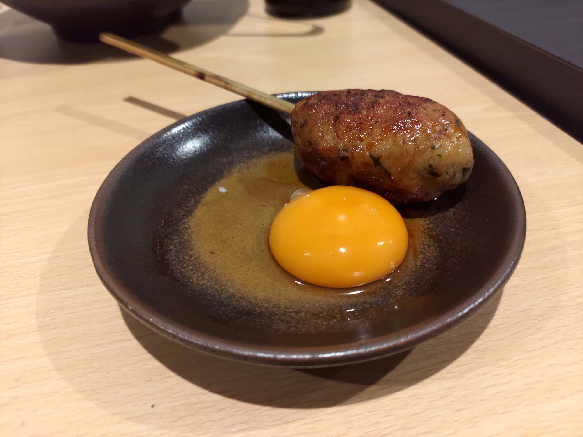 德島必吃美食┃在地人口袋名單大公開 德島市區6間人氣餐廳 阿波牛燒肉 鼓虎創意串燒 大漁直送海鮮 一鴻阿波尾雞骨付雞 Fujiya家庭和食