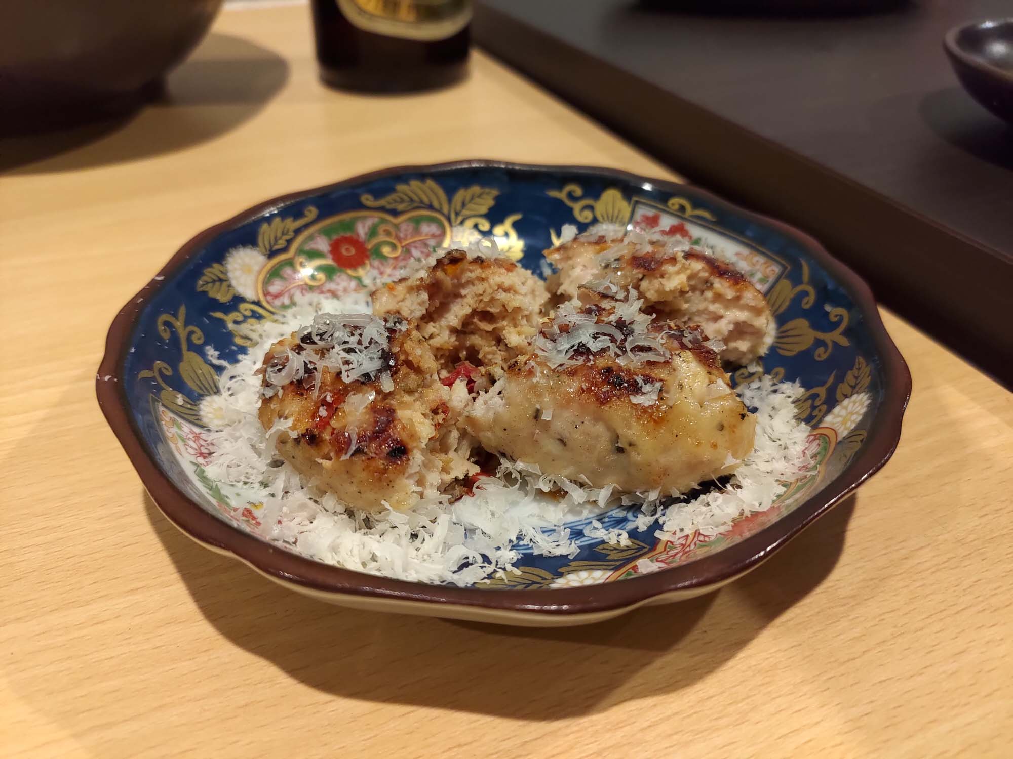 德島必吃美食┃在地人口袋名單大公開 德島市區6間人氣餐廳 阿波牛燒肉 鼓虎創意串燒 大漁直送海鮮 一鴻阿波尾雞骨付雞 Fujiya家庭和食