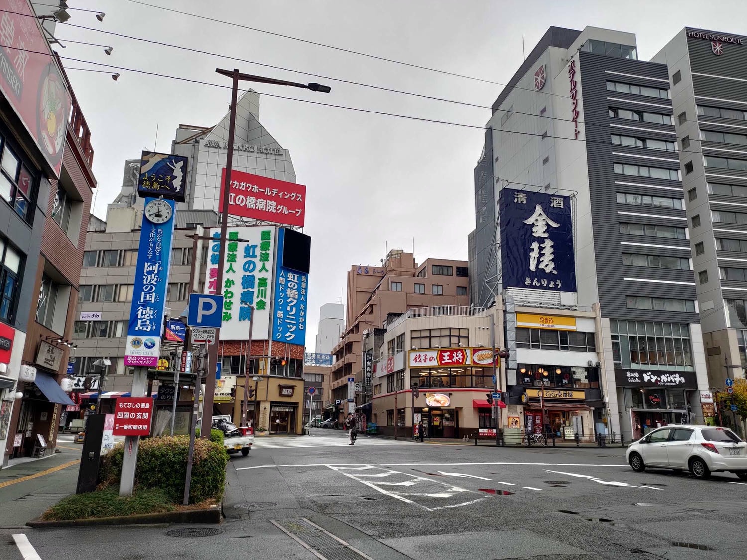 德島必吃美食┃在地人口袋名單大公開 德島市區6間人氣餐廳 阿波牛燒肉 鼓虎創意串燒 大漁直送海鮮 一鴻阿波尾雞骨付雞 Fujiya家庭和食