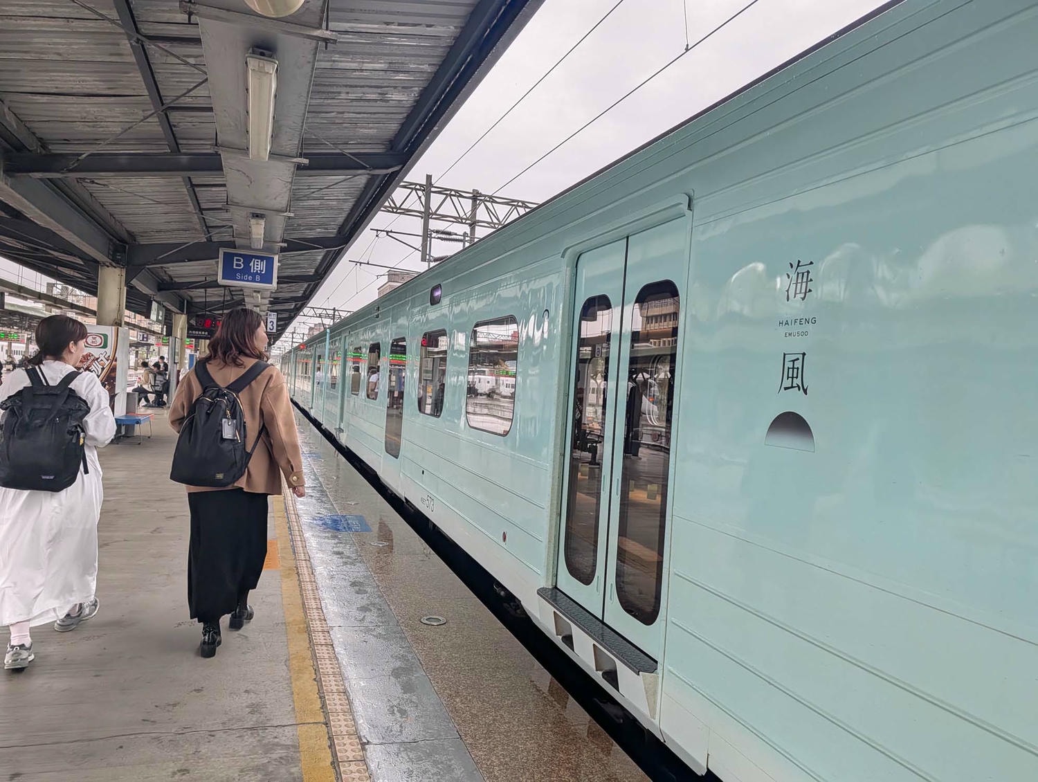 日本人指定要搭台灣觀光列車(甜點列車) Tiffany 藍「海風號 」 海風號啤酒超好喝 台湾初の「スイーツ観光列車」海風号 新竹-台中