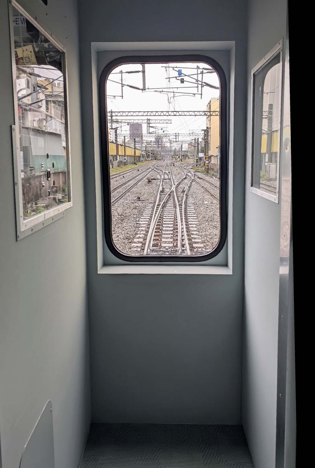 日本人指定要搭台灣觀光列車(甜點列車) Tiffany 藍「海風號 」 海風號啤酒超好喝 台湾初の「スイーツ観光列車」海風号 新竹-台中