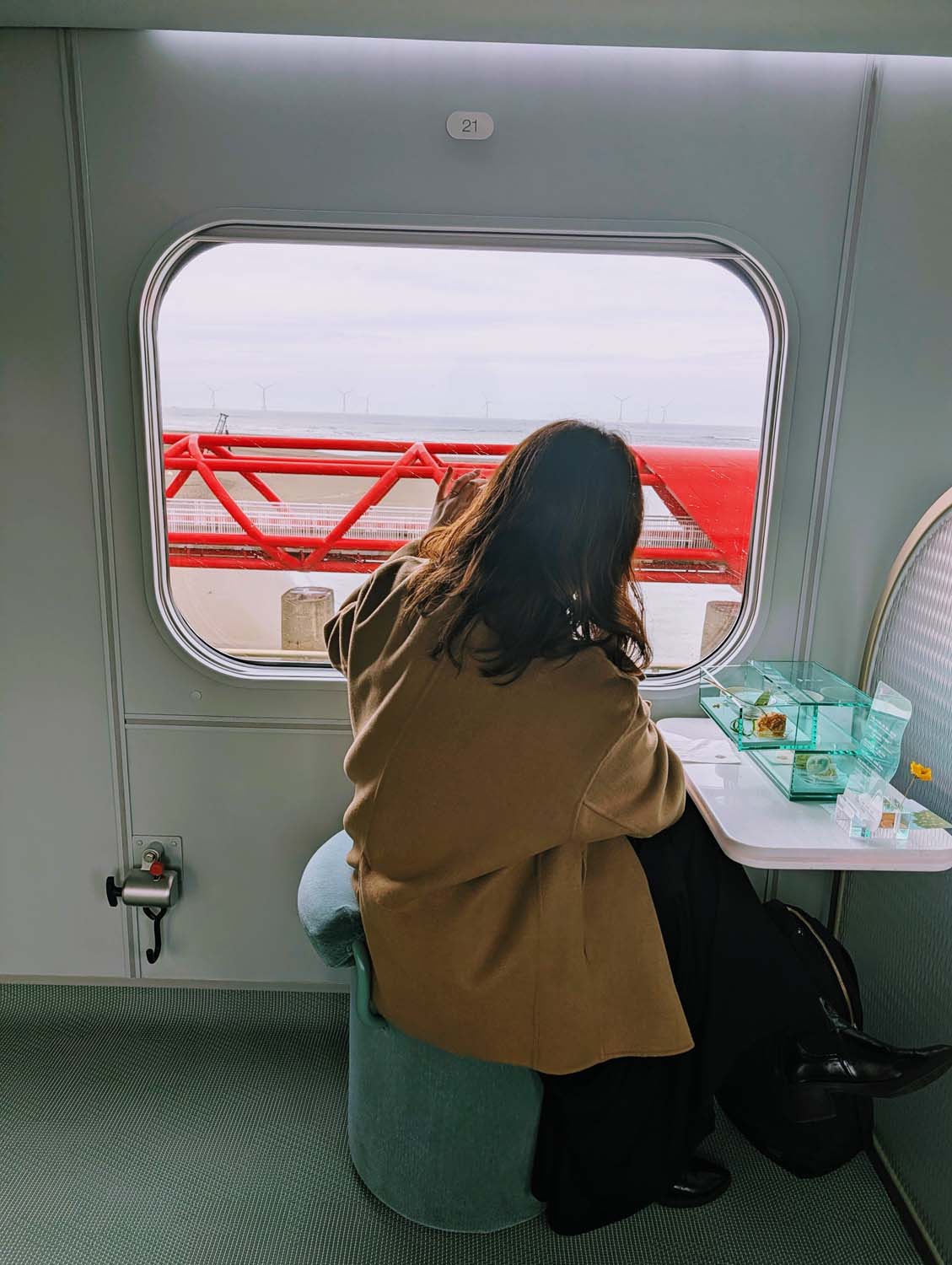 日本人指定要搭台灣觀光列車(甜點列車) Tiffany 藍「海風號 」 海風號啤酒超好喝 台湾初の「スイーツ観光列車」海風号 新竹-台中