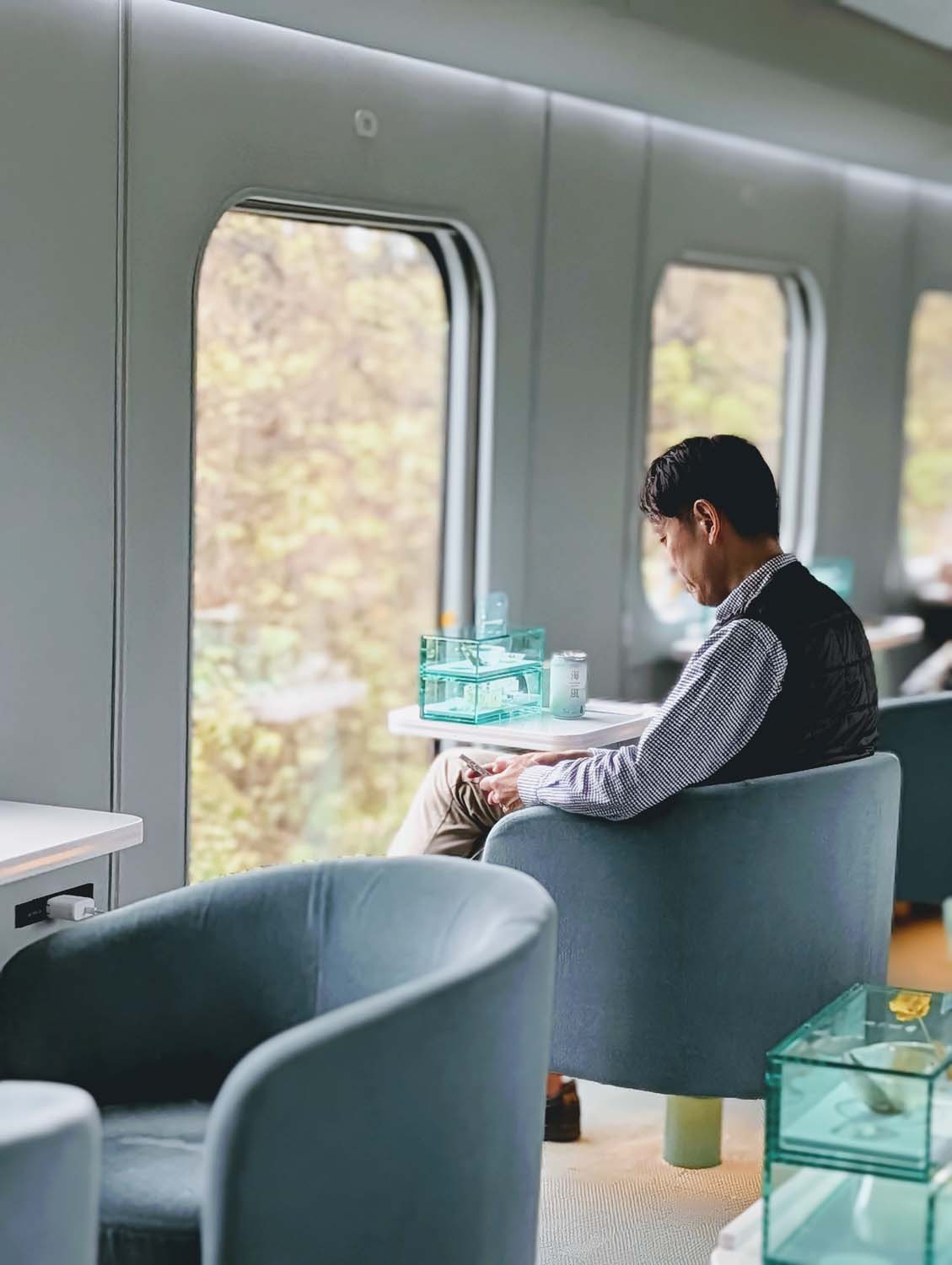 日本人指定要搭台灣觀光列車(甜點列車) Tiffany 藍「海風號 」 海風號啤酒超好喝 台湾初の「スイーツ観光列車」海風号 新竹-台中