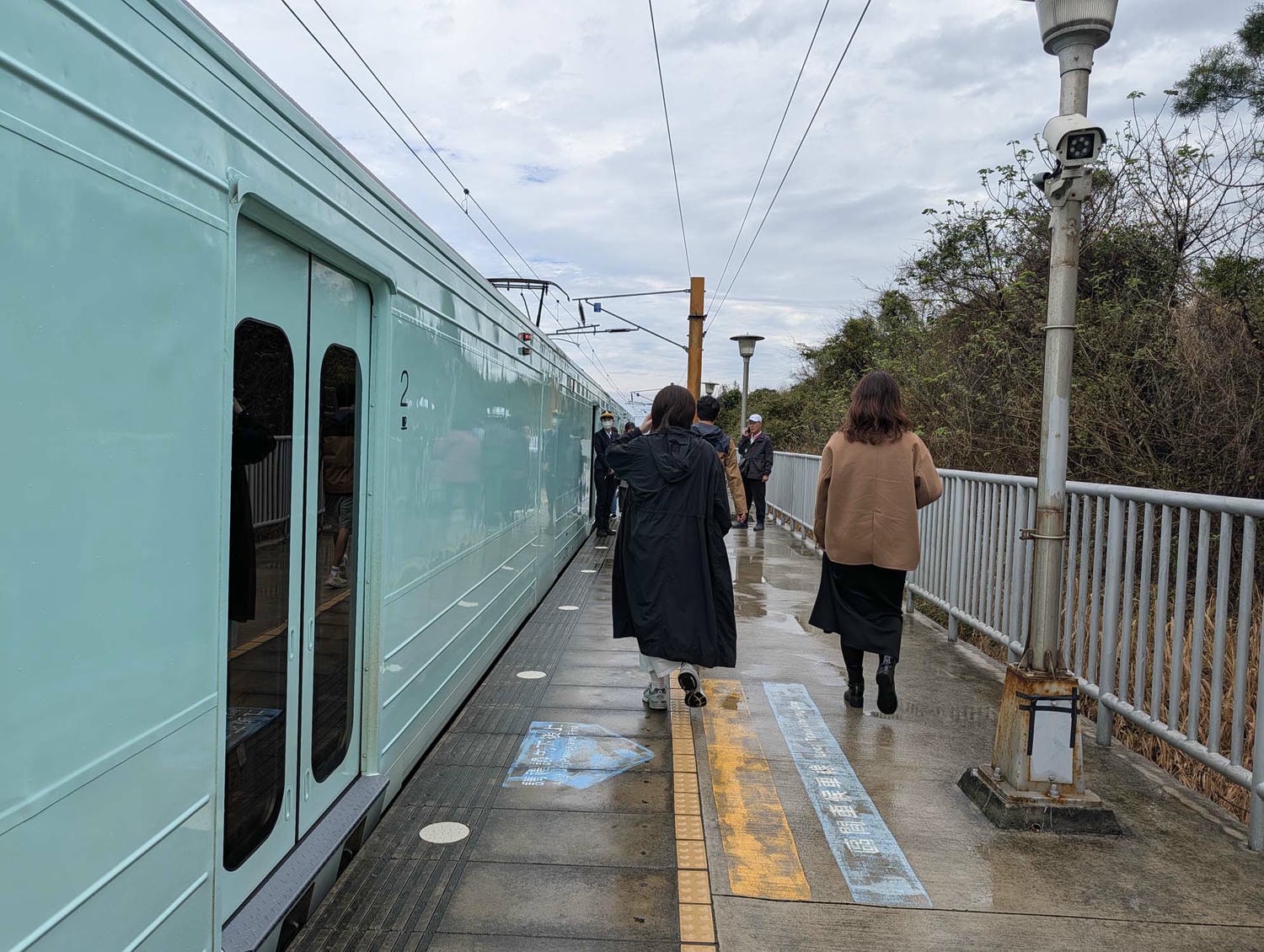 日本人指定要搭台灣觀光列車(甜點列車) Tiffany 藍「海風號 」 海風號啤酒超好喝 台湾初の「スイーツ観光列車」海風号 新竹-台中