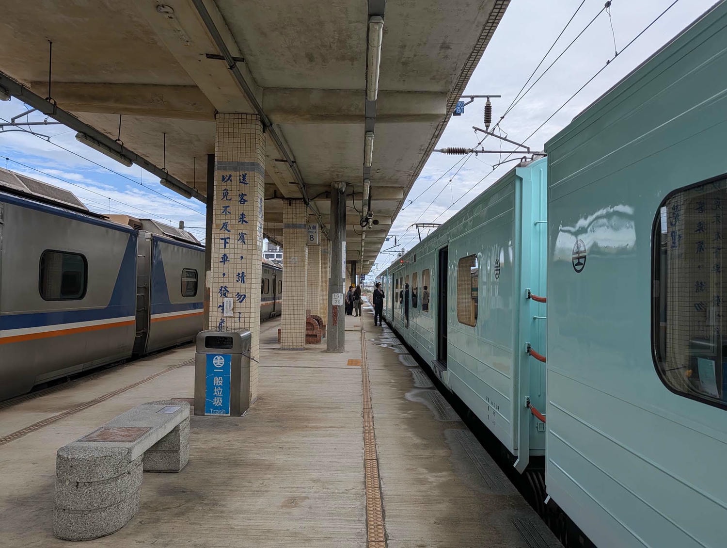 日本人指定要搭台灣觀光列車(甜點列車) Tiffany 藍「海風號 」 海風號啤酒超好喝 台湾初の「スイーツ観光列車」海風号 新竹-台中