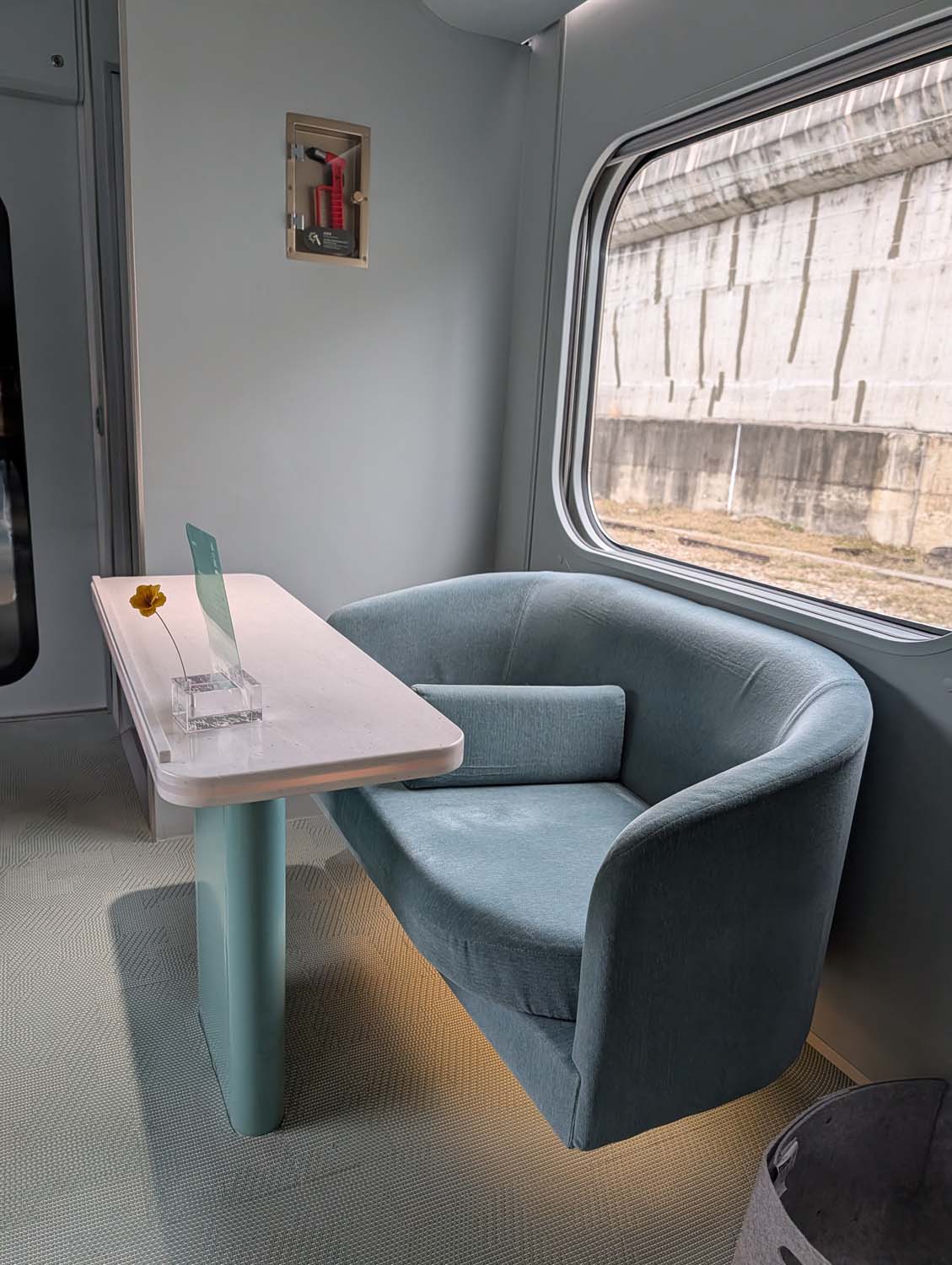 日本人指定要搭台灣觀光列車(甜點列車) Tiffany 藍「海風號 」 海風號啤酒超好喝 台湾初の「スイーツ観光列車」海風号 新竹-台中