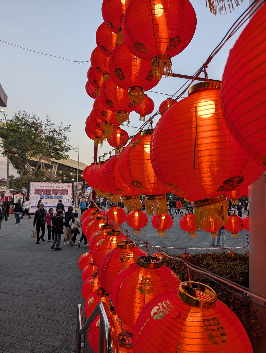 2026台北燈節┃圓山站花博展區TAIPEI LANTERN FESTIVAL帥氣變形金剛10公尺高柯博文 日本區花燈