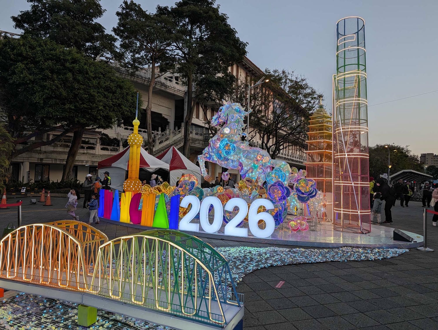 2026台北燈節┃圓山站花博展區TAIPEI LANTERN FESTIVAL帥氣變形金剛10公尺高柯博文 日本區花燈