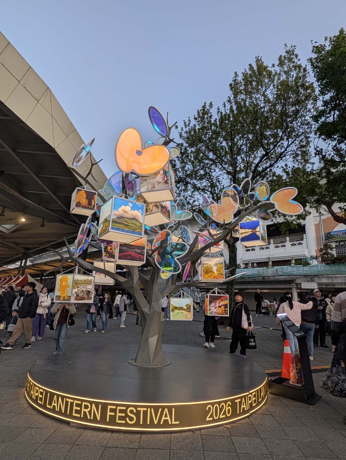 2026台北燈節┃圓山站花博展區TAIPEI LANTERN FESTIVAL帥氣變形金剛10公尺高柯博文 日本區花燈