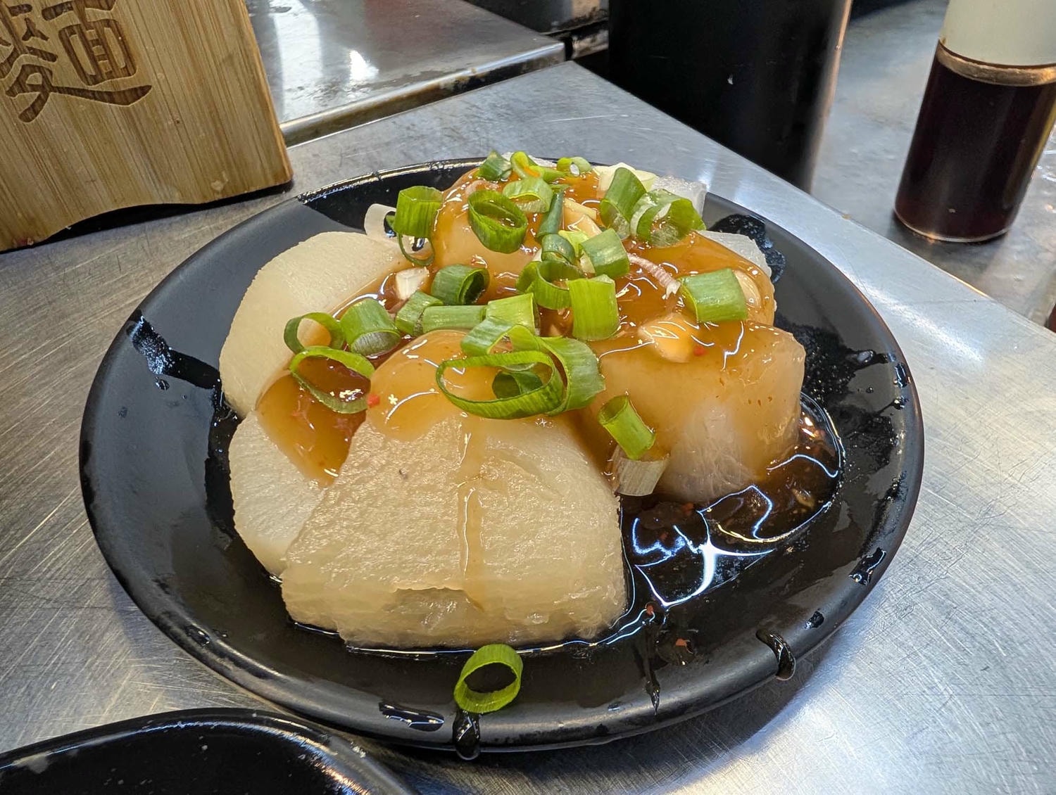 新北瑞芳┃懷舊車站 瑞芳站美食廣場小吃龍鳳腿 瑞芳駅グルメ散策！絶品「双醤麺」と活気あふれる美食広場