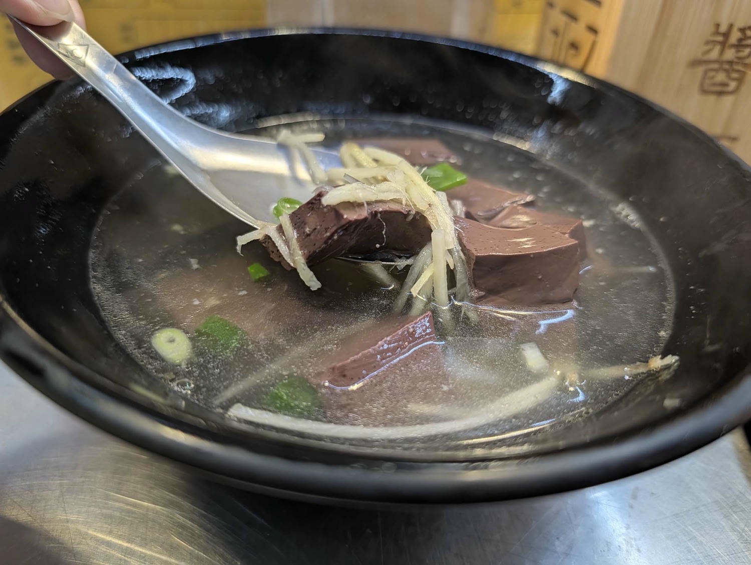 新北瑞芳┃懷舊車站 瑞芳站美食廣場小吃龍鳳腿 瑞芳駅グルメ散策！絶品「双醤麺」と活気あふれる美食広場