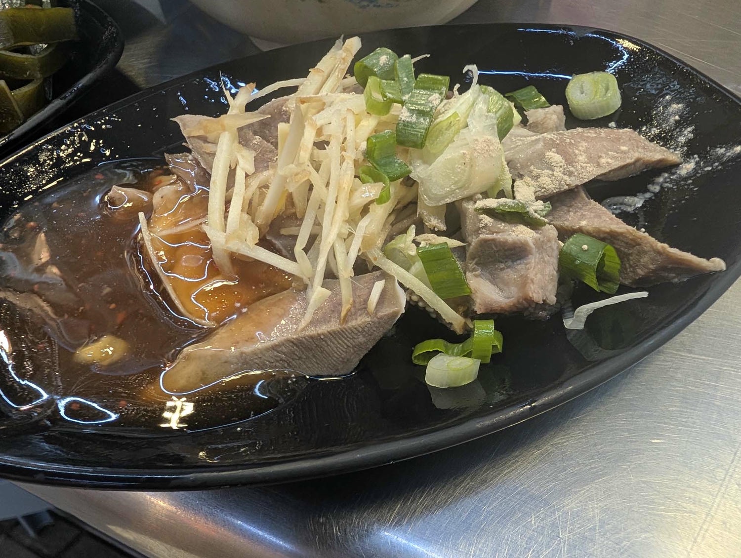新北瑞芳┃懷舊車站 瑞芳站美食廣場小吃龍鳳腿 瑞芳駅グルメ散策！絶品「双醤麺」と活気あふれる美食広場