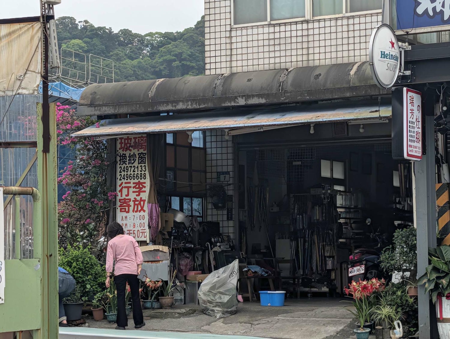 新北瑞芳┃懷舊車站 瑞芳站美食廣場小吃龍鳳腿 瑞芳駅グルメ散策！絶品「双醤麺」と活気あふれる美食広場