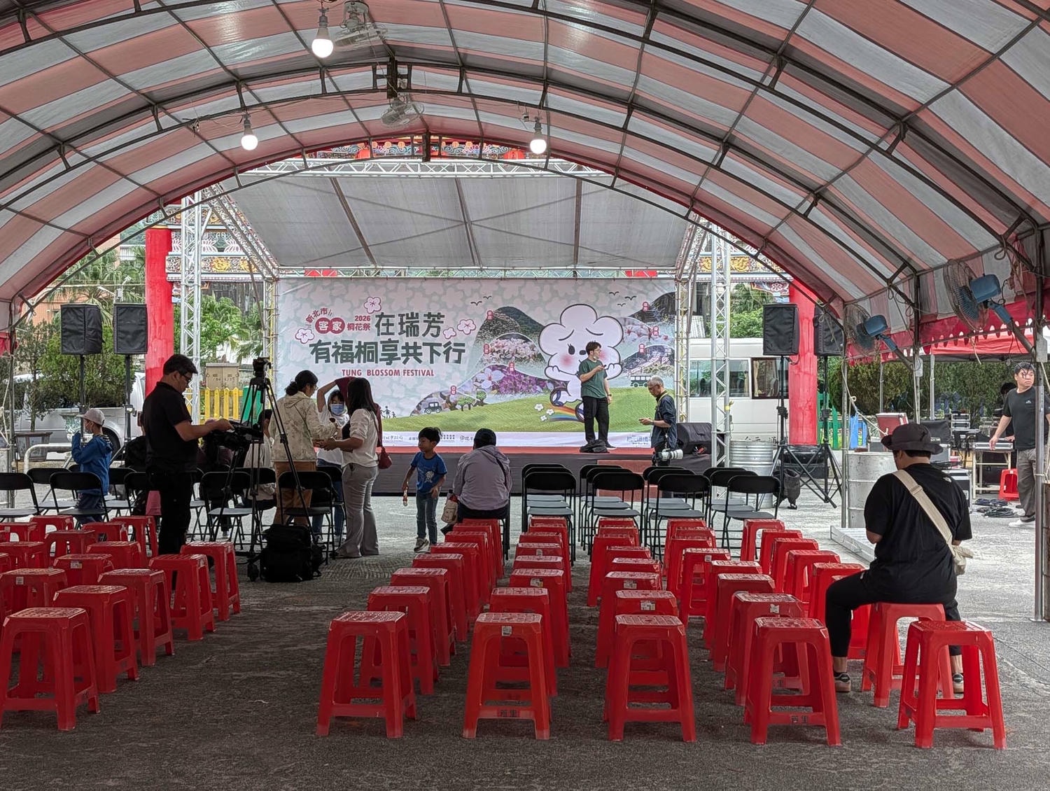 新北瑞芳桐花祭┃超值得!四腳亭砲台健行賞桐花雪 DIY搗麻糬 熱鬧園遊會遇見可愛發桐醬 - 第8張圖 新北瑞芳桐花祭┃超值得!四腳亭砲台健行賞桐花雪 DIY搗麻糬 熱鬧園遊會遇見可愛發桐醬