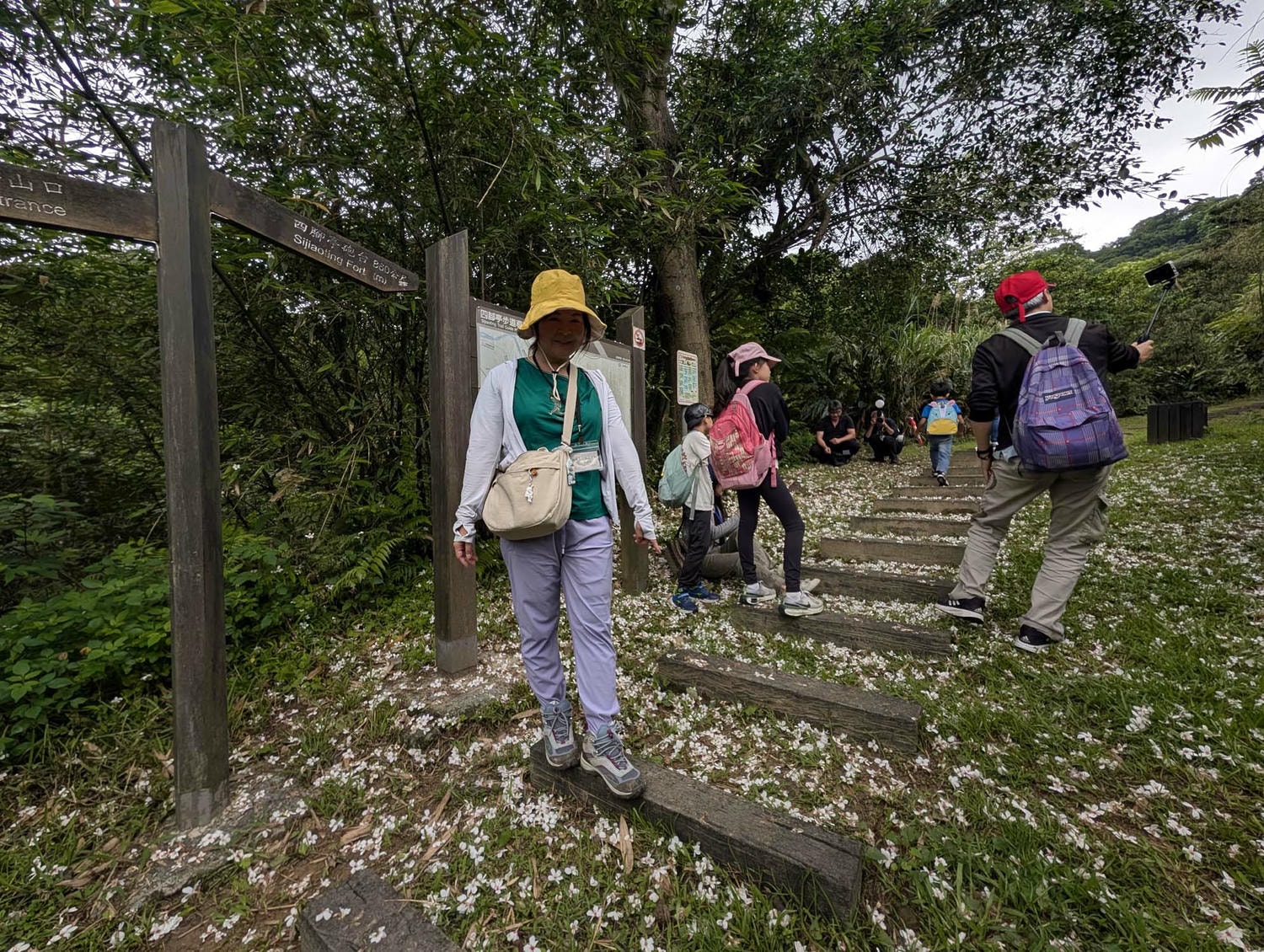 新北瑞芳桐花祭┃超值得!四腳亭砲台健行賞桐花雪 DIY搗麻糬 熱鬧園遊會遇見可愛發桐醬 - 第24張圖 新北瑞芳桐花祭┃超值得!四腳亭砲台健行賞桐花雪 DIY搗麻糬 熱鬧園遊會遇見可愛發桐醬