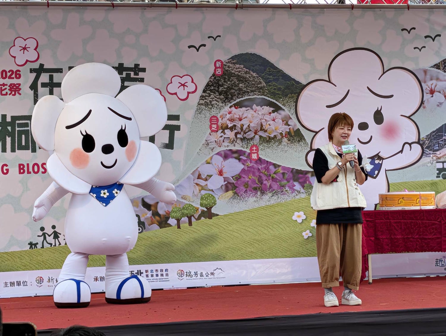 新北瑞芳桐花祭┃超值得!四腳亭砲台健行賞桐花雪 DIY搗麻糬 熱鬧園遊會遇見可愛發桐醬 - 第56張圖 新北瑞芳桐花祭┃超值得!四腳亭砲台健行賞桐花雪 DIY搗麻糬 熱鬧園遊會遇見可愛發桐醬