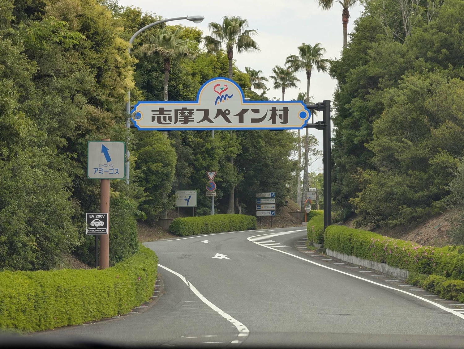 三重志摩┃久違重訪志摩西班牙村 樂園創新主題 滿滿異國風情 白色小村拍照可愛 異國巡禮超推薦 三重自駕