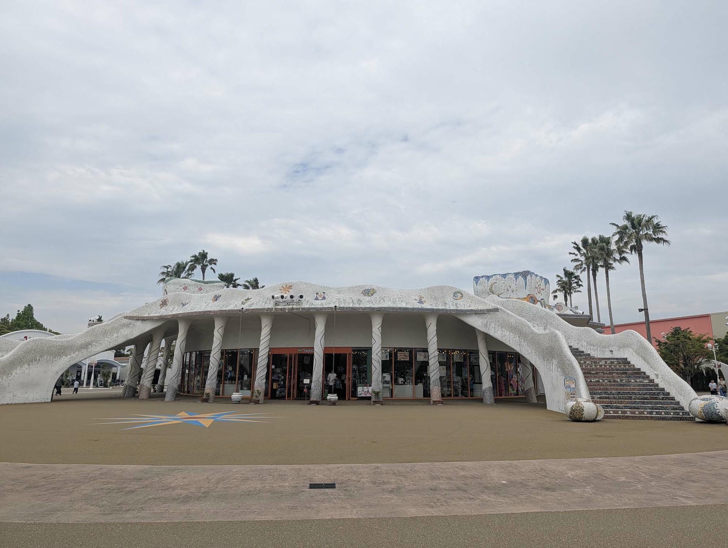 三重志摩┃久違重訪志摩西班牙村 樂園創新主題 滿滿異國風情 白色小村拍照可愛 異國巡禮超推薦 三重自駕