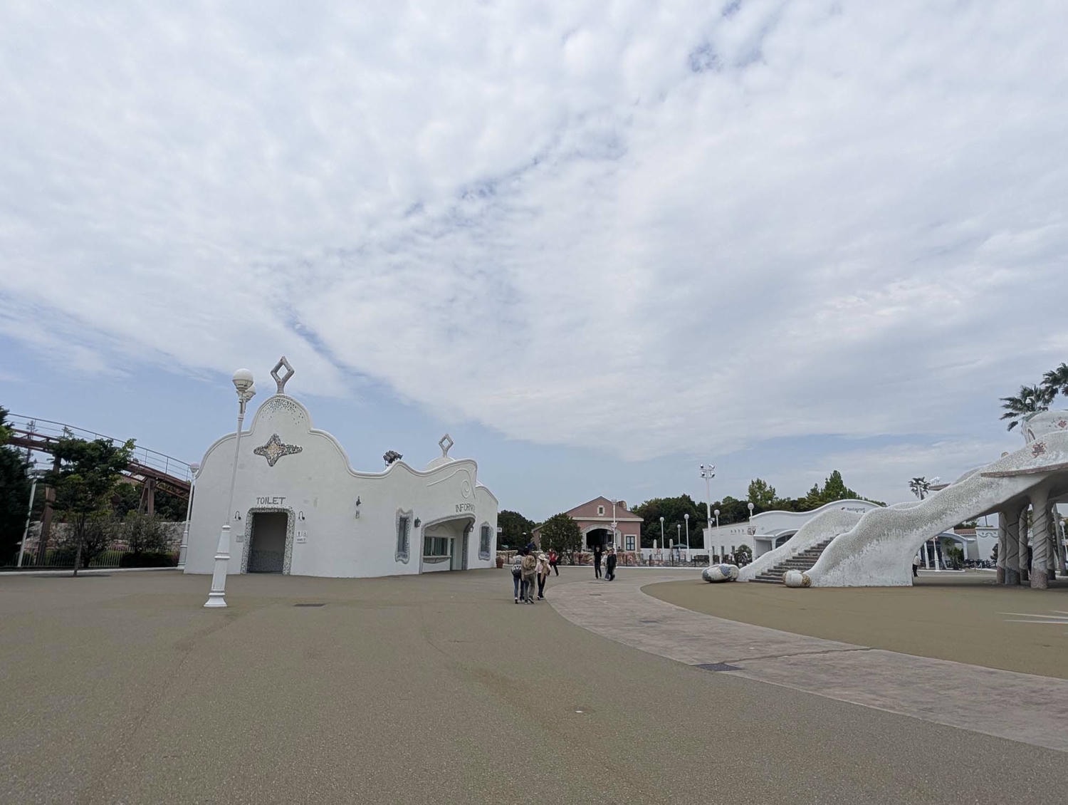 三重志摩┃久違重訪志摩西班牙村 樂園創新主題 滿滿異國風情 白色小村拍照可愛 異國巡禮超推薦 三重自駕