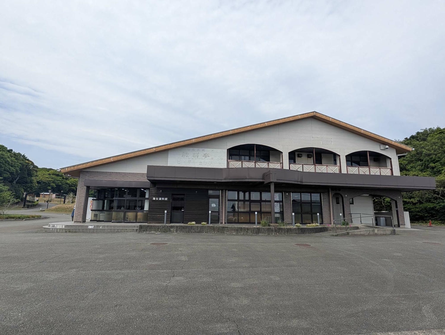三重志摩┃心靈食旅 海女小屋體驗設施 里海庵(さとうみ庵) 海捕文化與現烤海鮮好吃 變身海女體驗 三重自駕三重必吃 - 第3張圖 三重志摩┃心靈食旅 海女小屋體驗設施 里海庵(さとうみ庵) 海捕文化與現烤海鮮好吃 變身海女體驗 三重自駕三重必吃