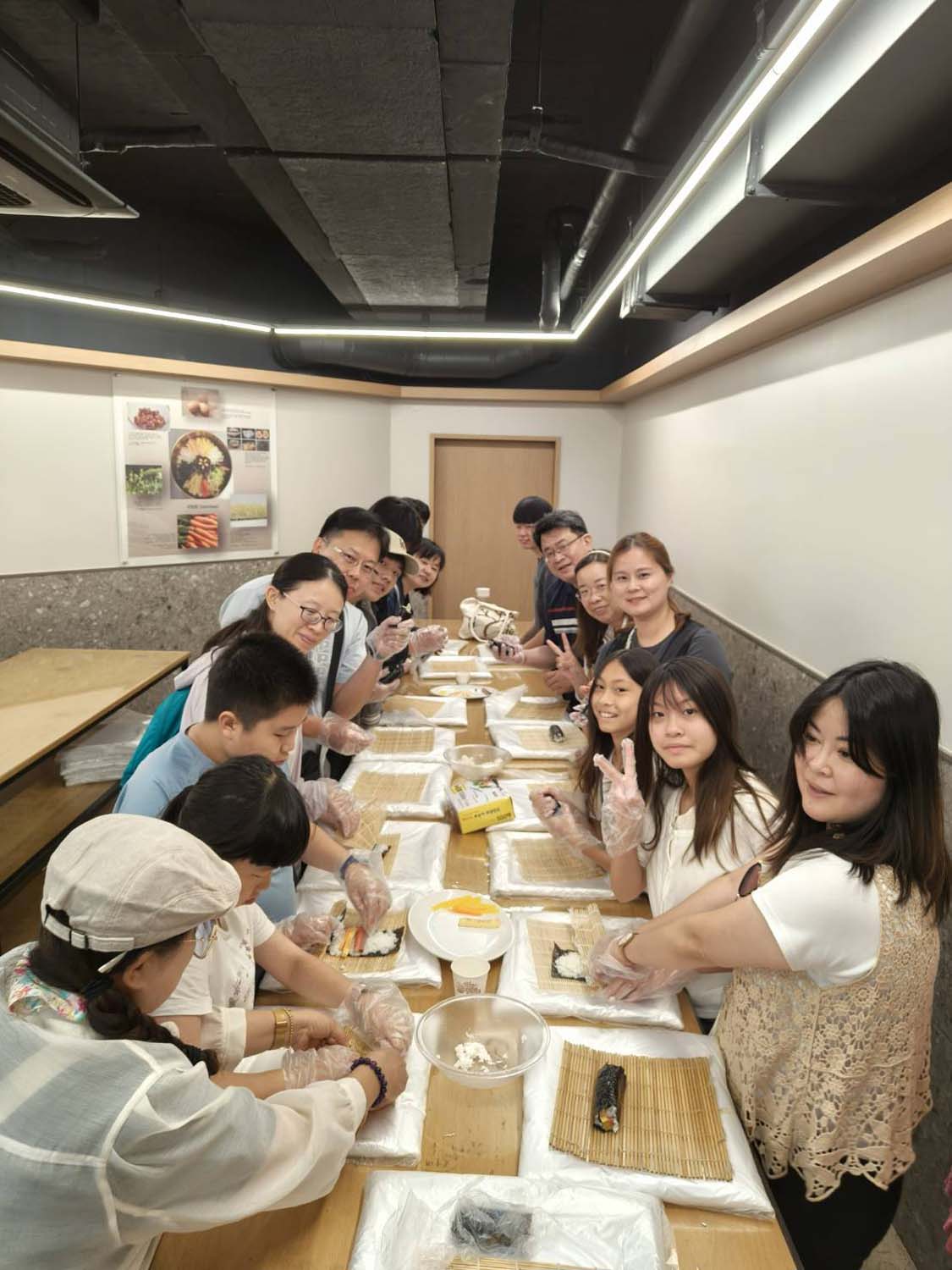 韓國跟團遊第二天┃首爾月尾島海鷗 松月洞童話村 弘大商圈 香港飯店0410炸醬麵 晚餐自理吃炸雞炒年糕