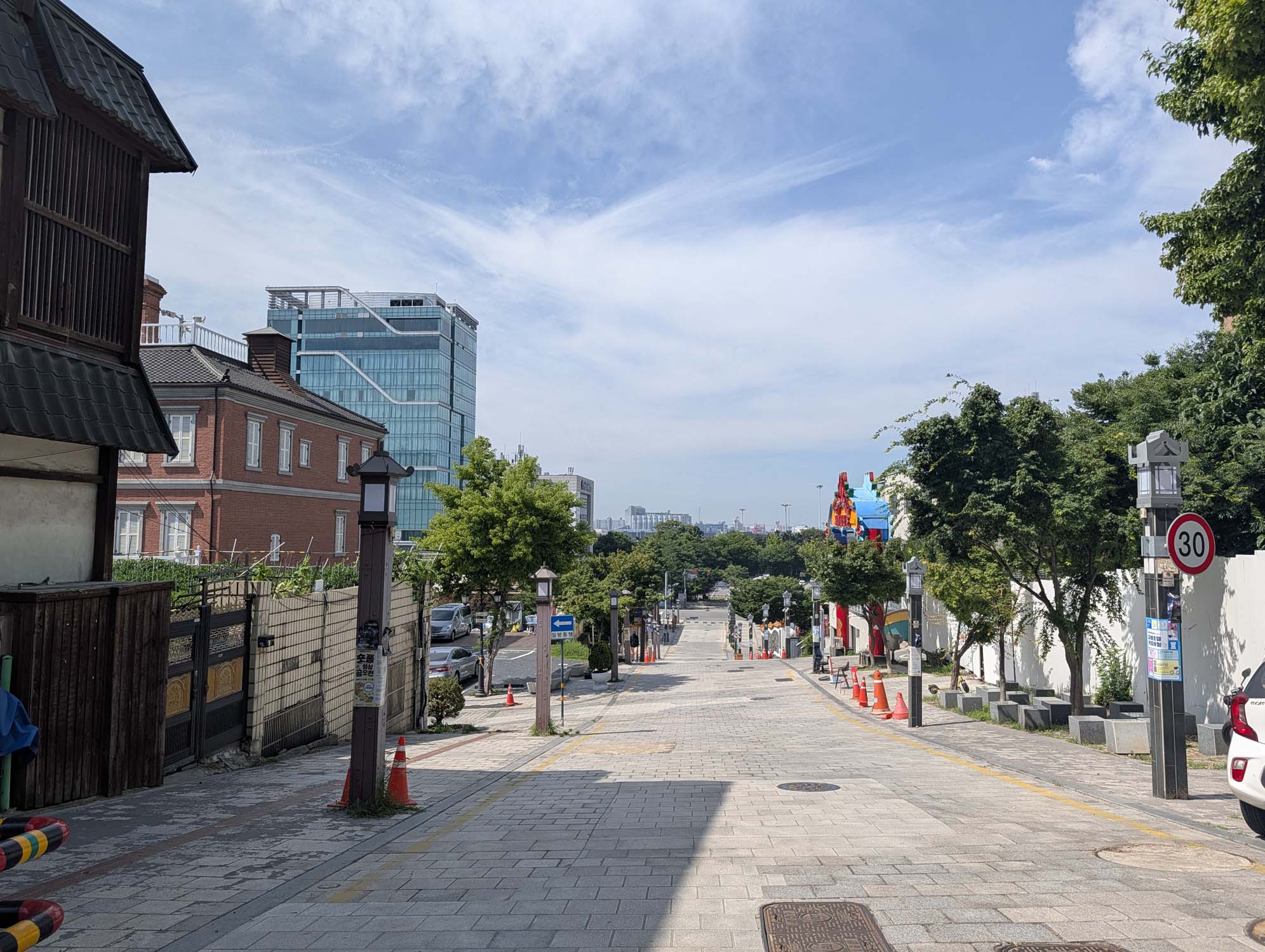 韓國跟團遊第二天┃首爾月尾島海鷗 松月洞童話村 弘大商圈 香港飯店0410炸醬麵 晚餐自理吃炸雞炒年糕