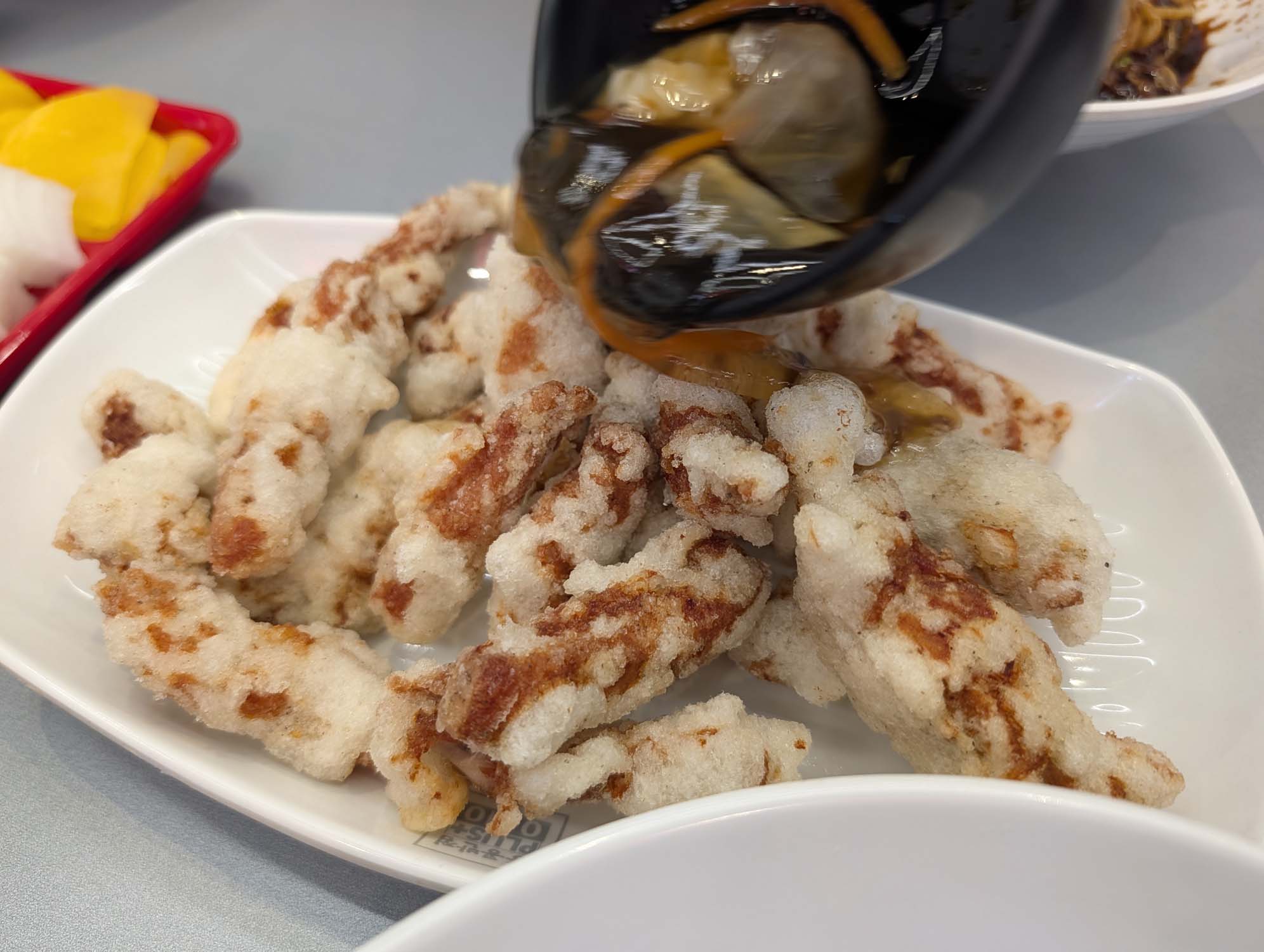 韓國跟團遊第二天┃首爾月尾島海鷗 松月洞童話村 弘大商圈 香港飯店0410炸醬麵 晚餐自理吃炸雞炒年糕