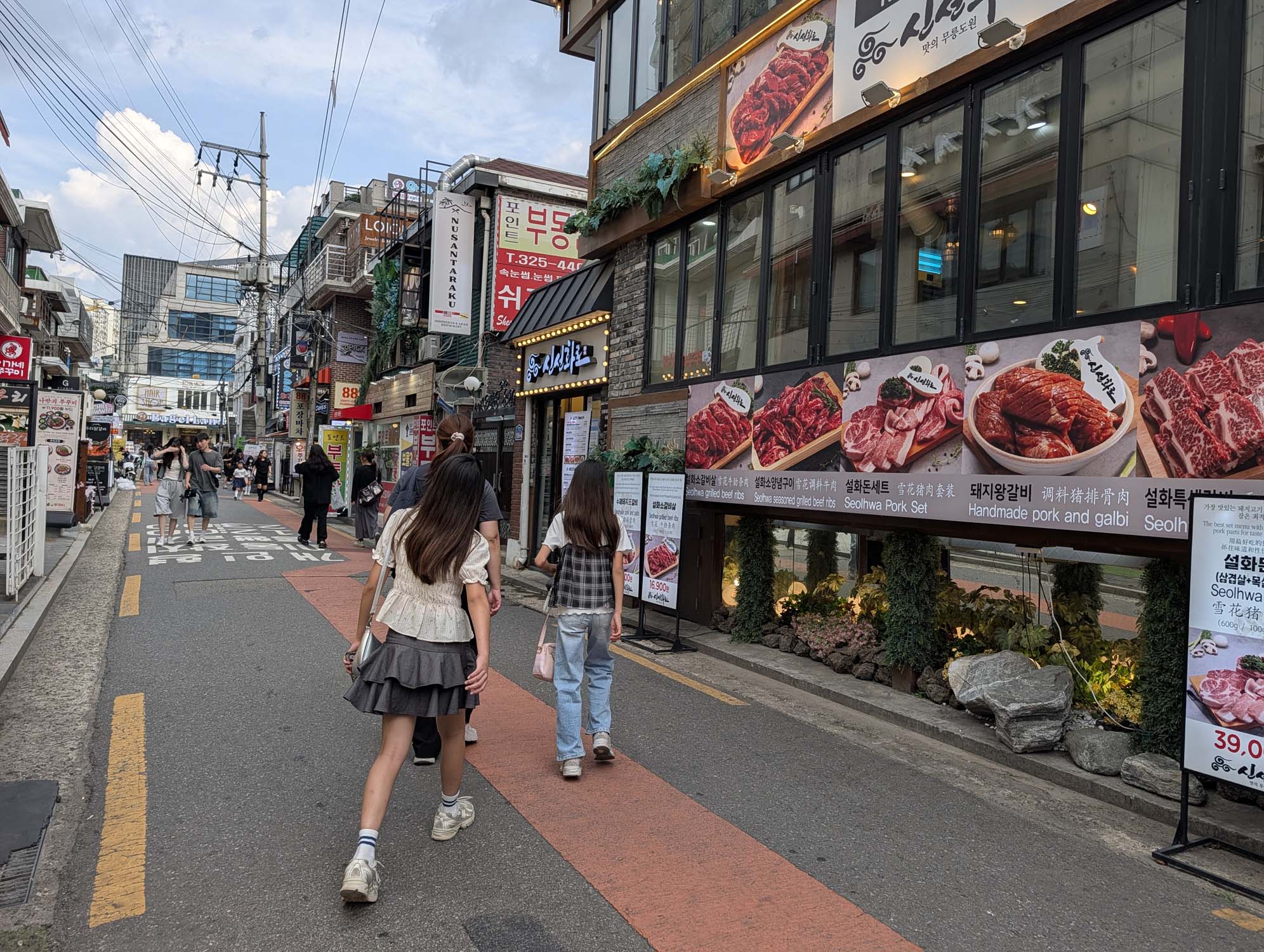 韓國跟團遊第二天┃首爾月尾島海鷗 松月洞童話村 弘大商圈 香港飯店0410炸醬麵 晚餐自理吃炸雞炒年糕