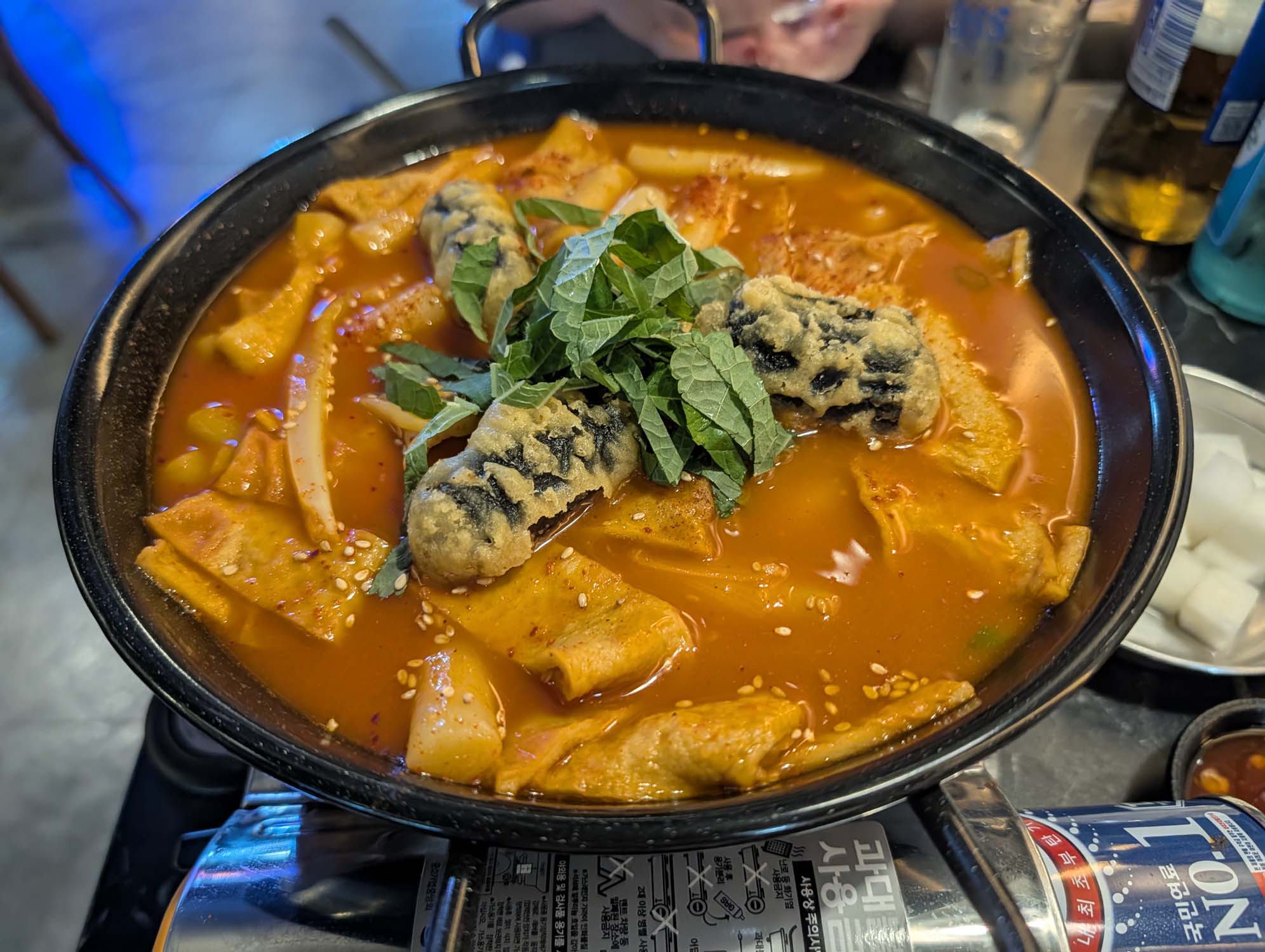 韓國跟團遊第二天┃首爾月尾島海鷗 松月洞童話村 弘大商圈 香港飯店0410炸醬麵 晚餐自理吃炸雞炒年糕